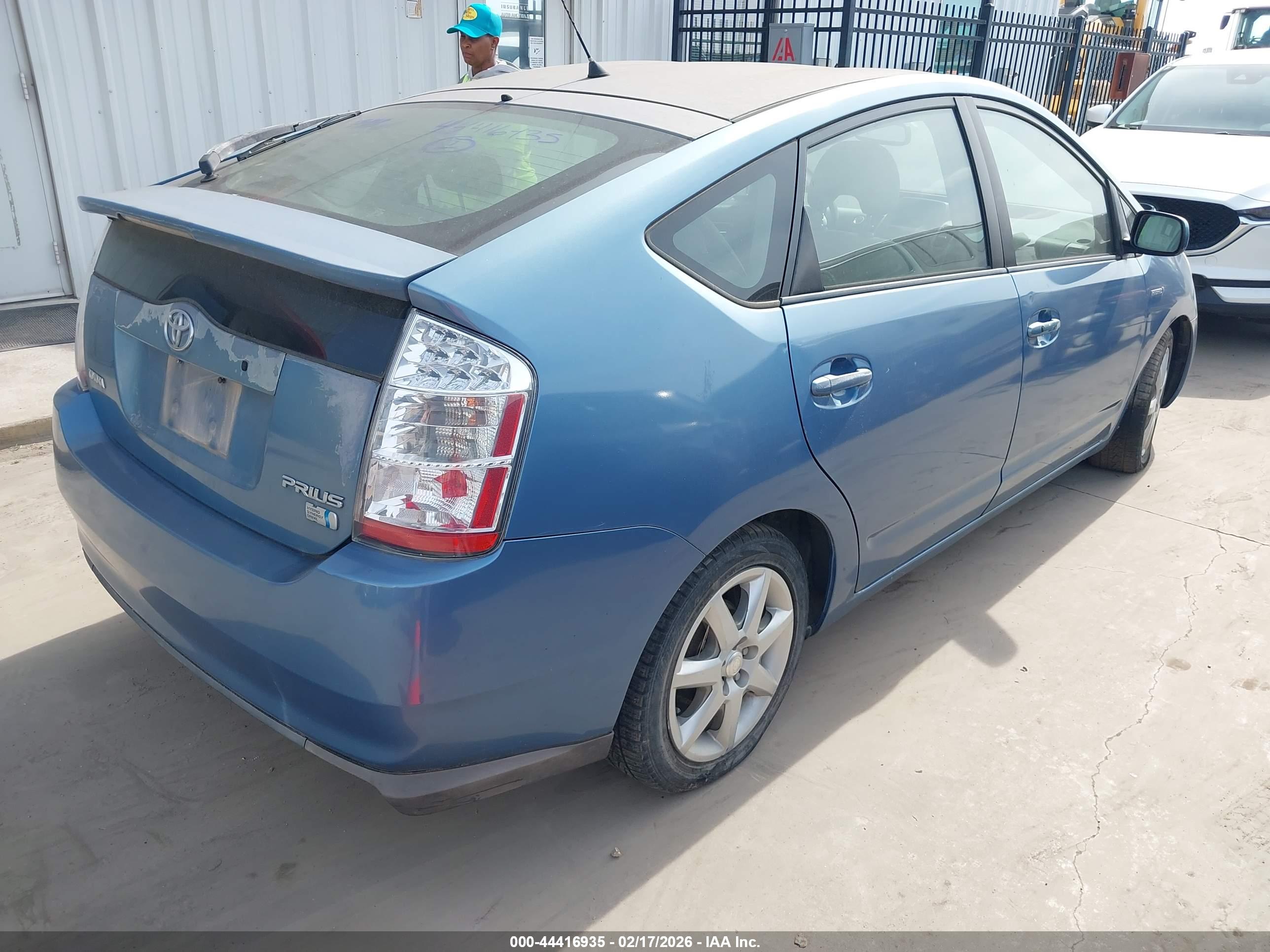 TOYOTA PRIUS image 4