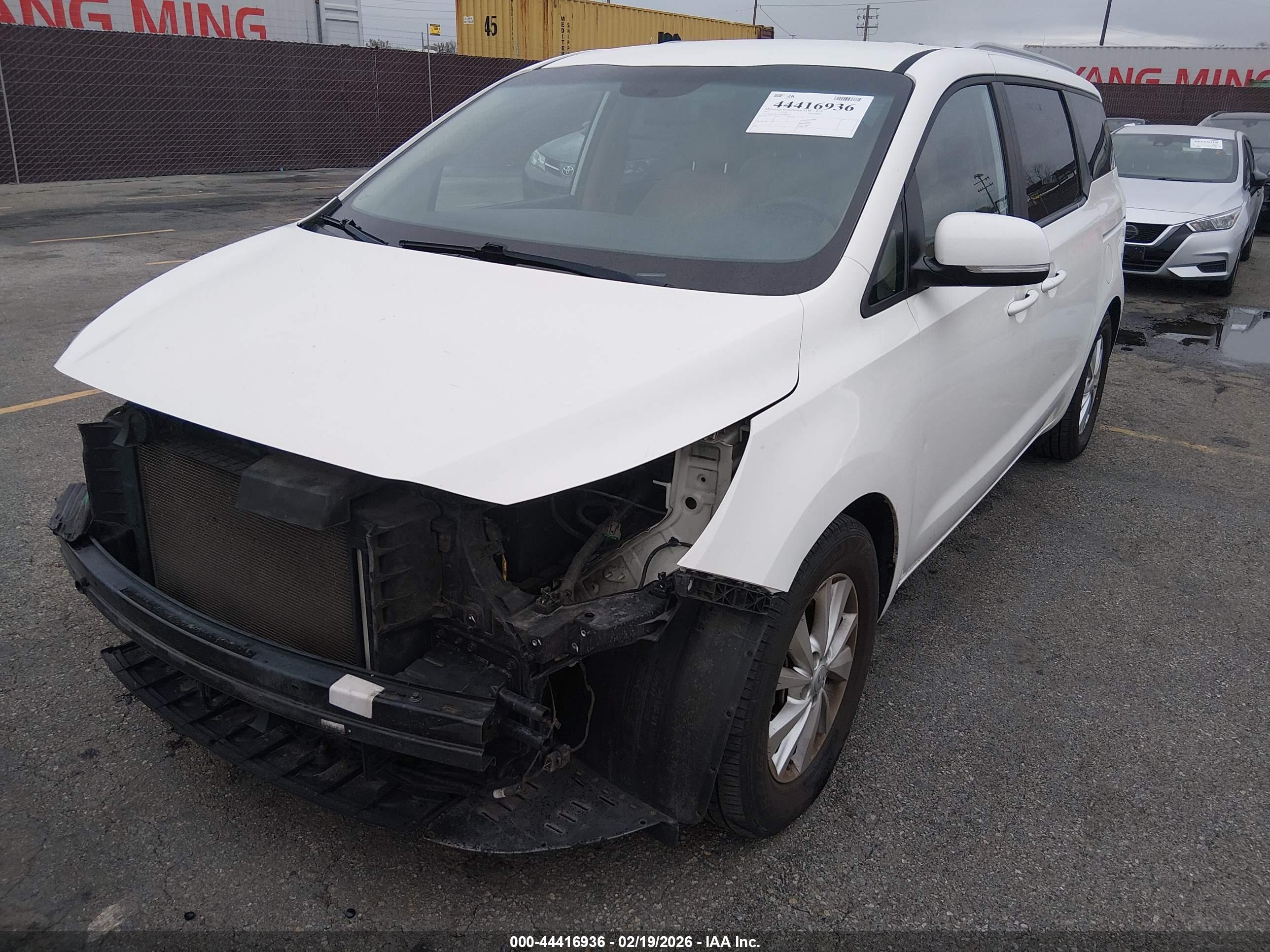 KIA SEDONA image 2