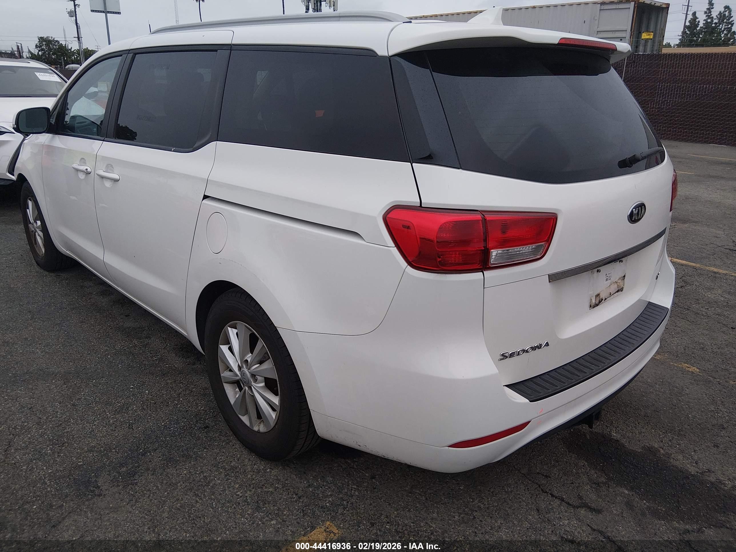 KIA SEDONA image 3
