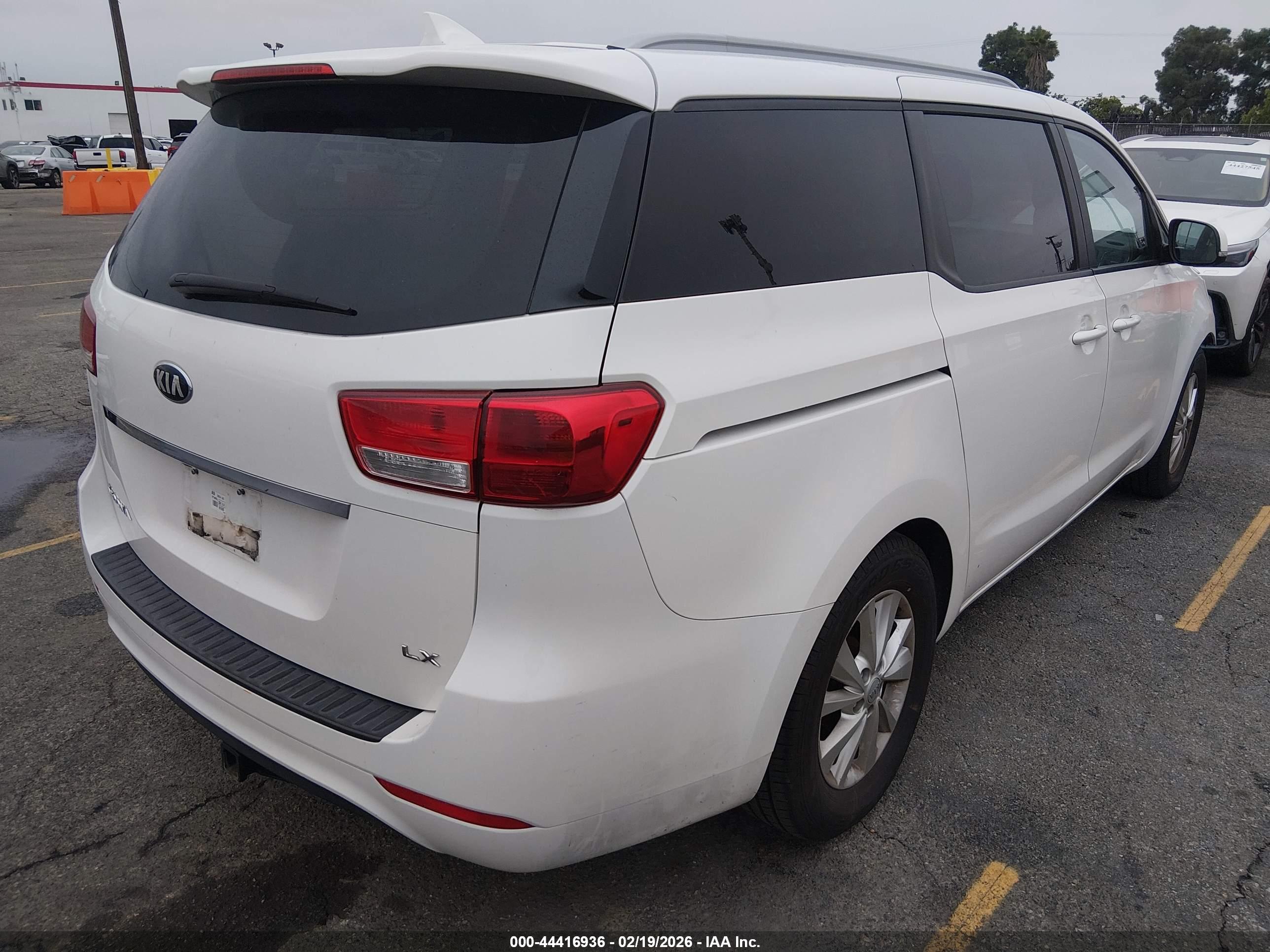 KIA SEDONA image 4