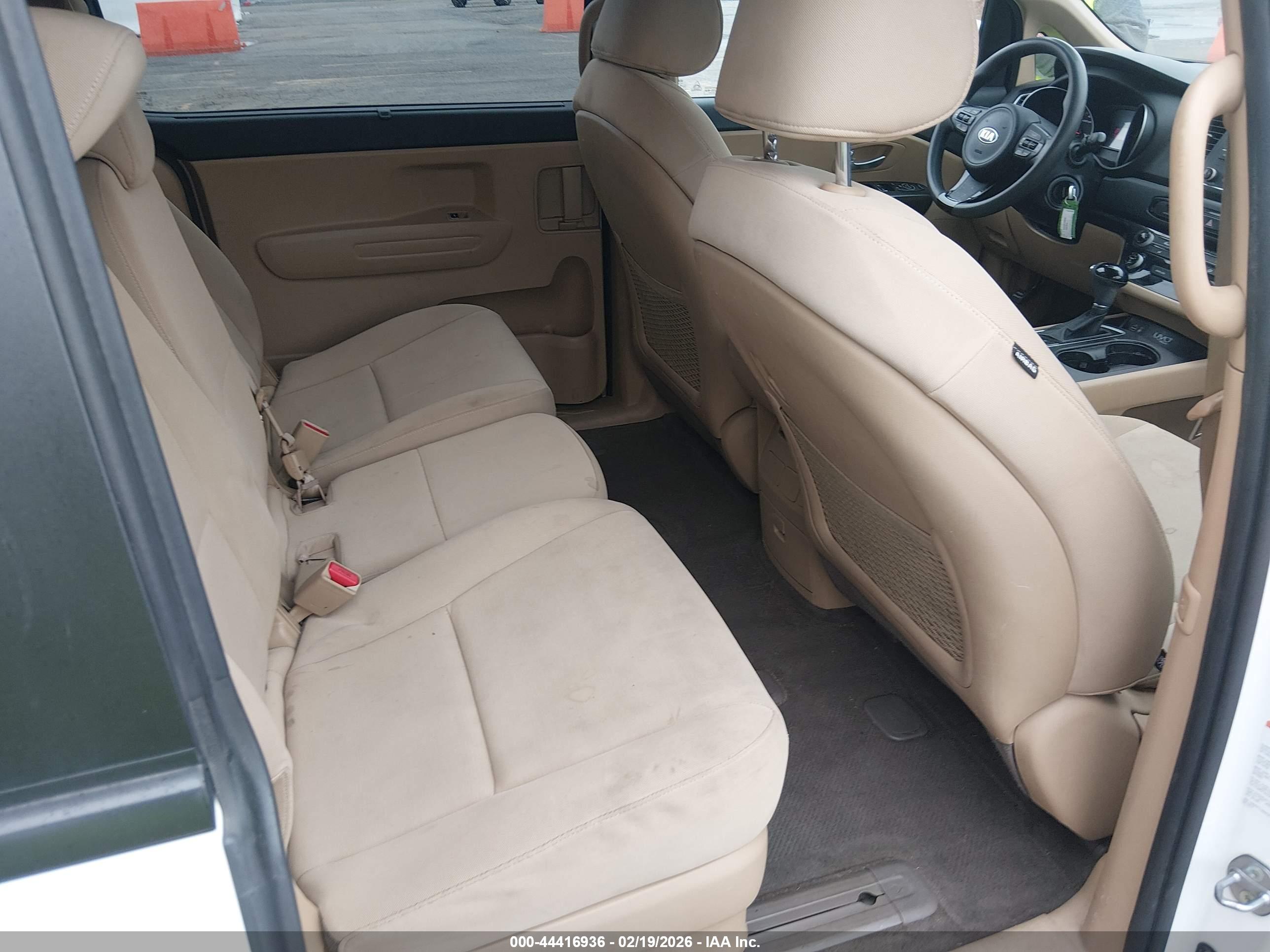 KIA SEDONA image 8