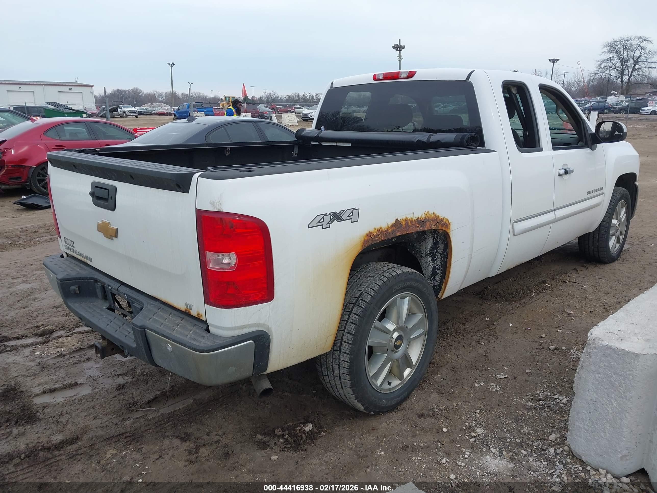 CHEVROLET SILVERADO image 4