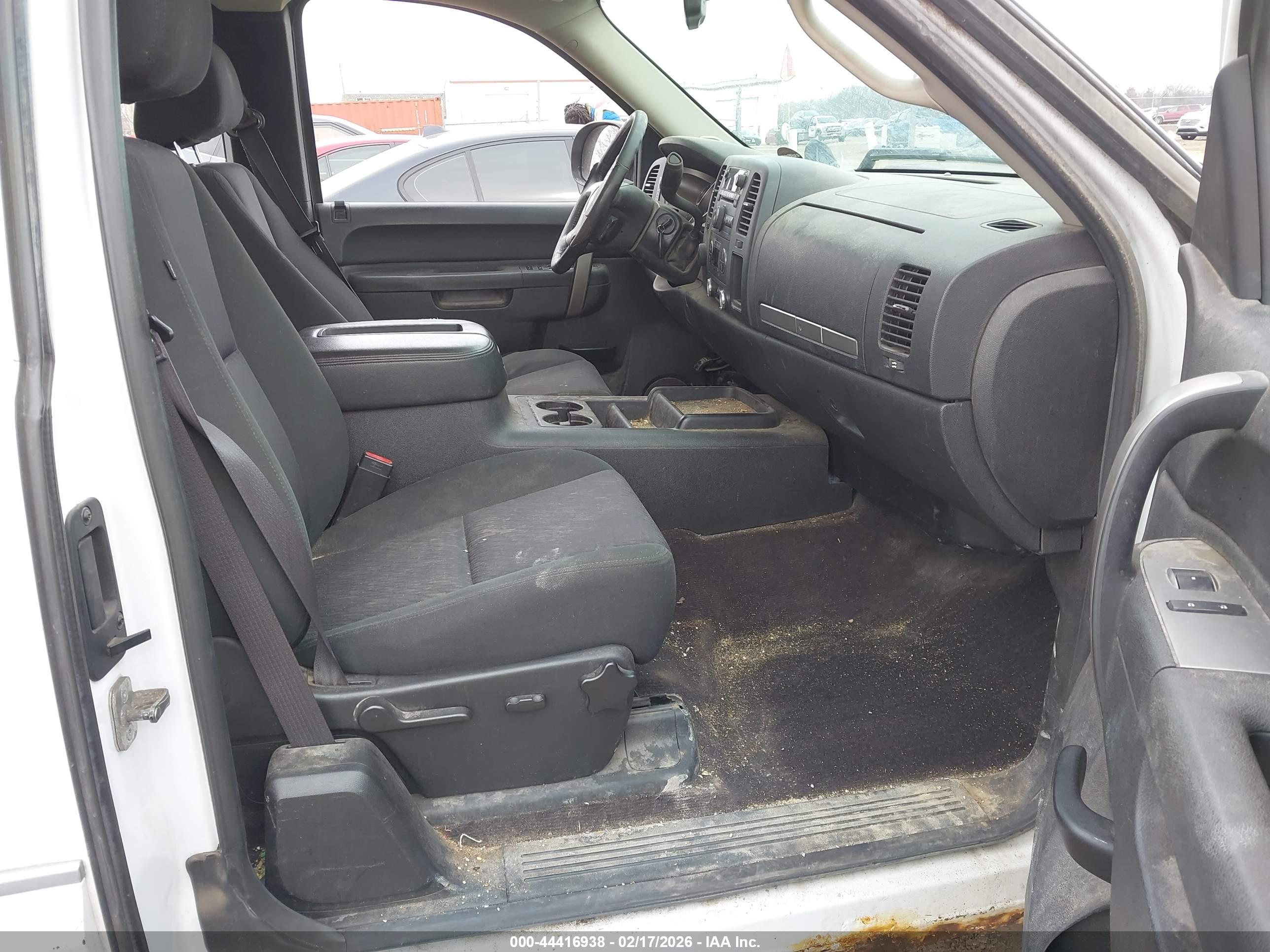 CHEVROLET SILVERADO image 5