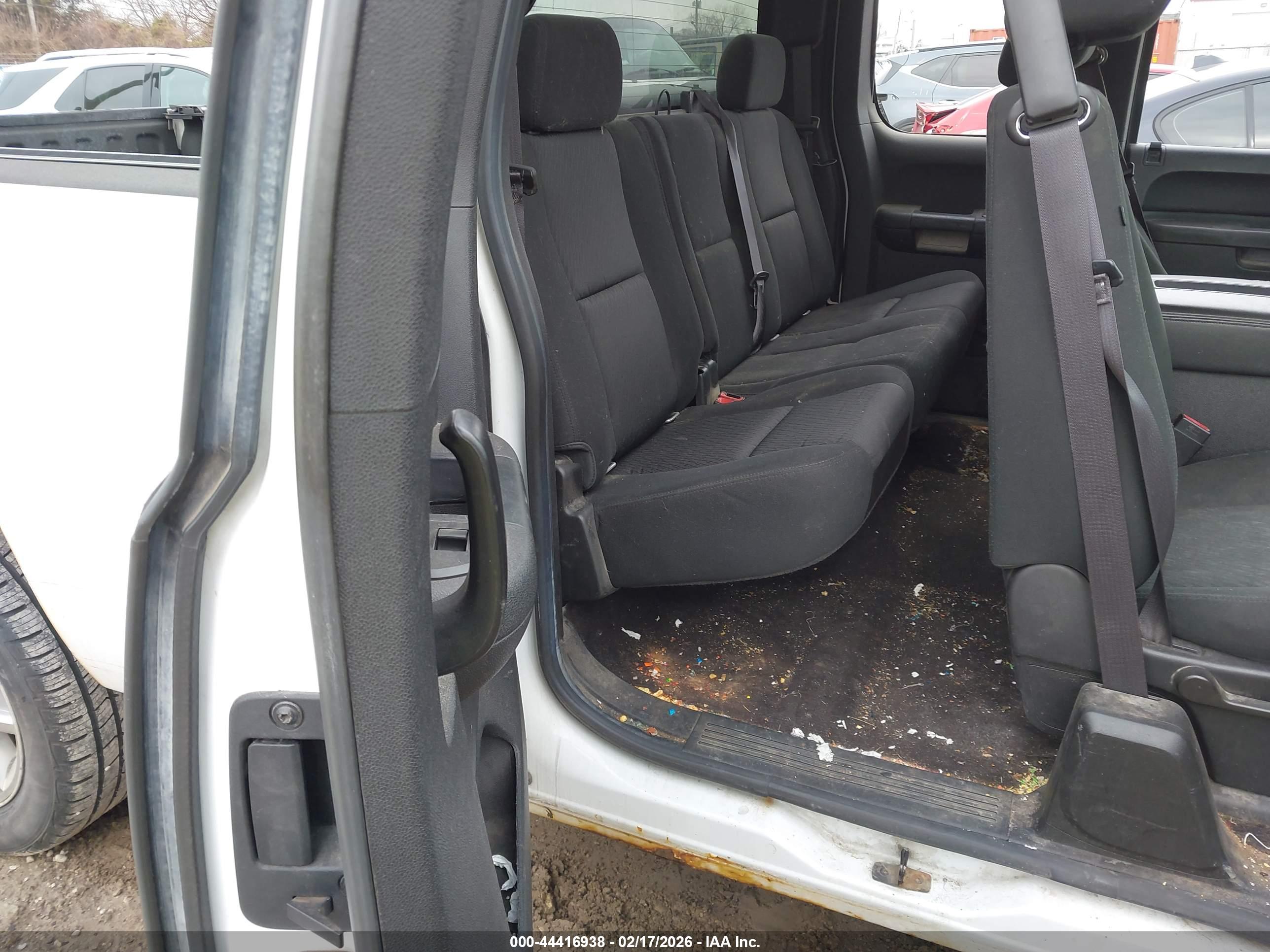 CHEVROLET SILVERADO image 8