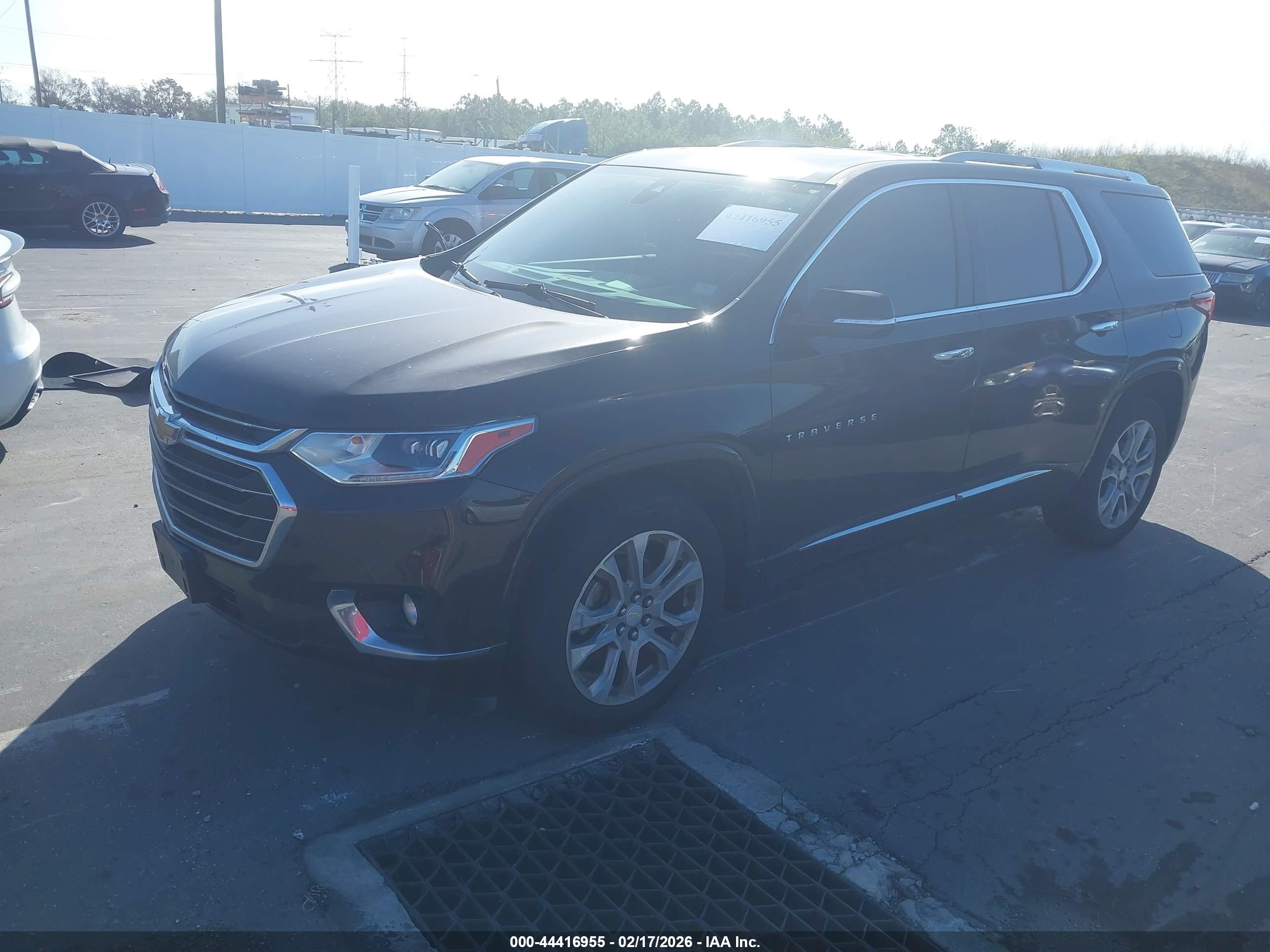 CHEVROLET TRAVERSE image 2