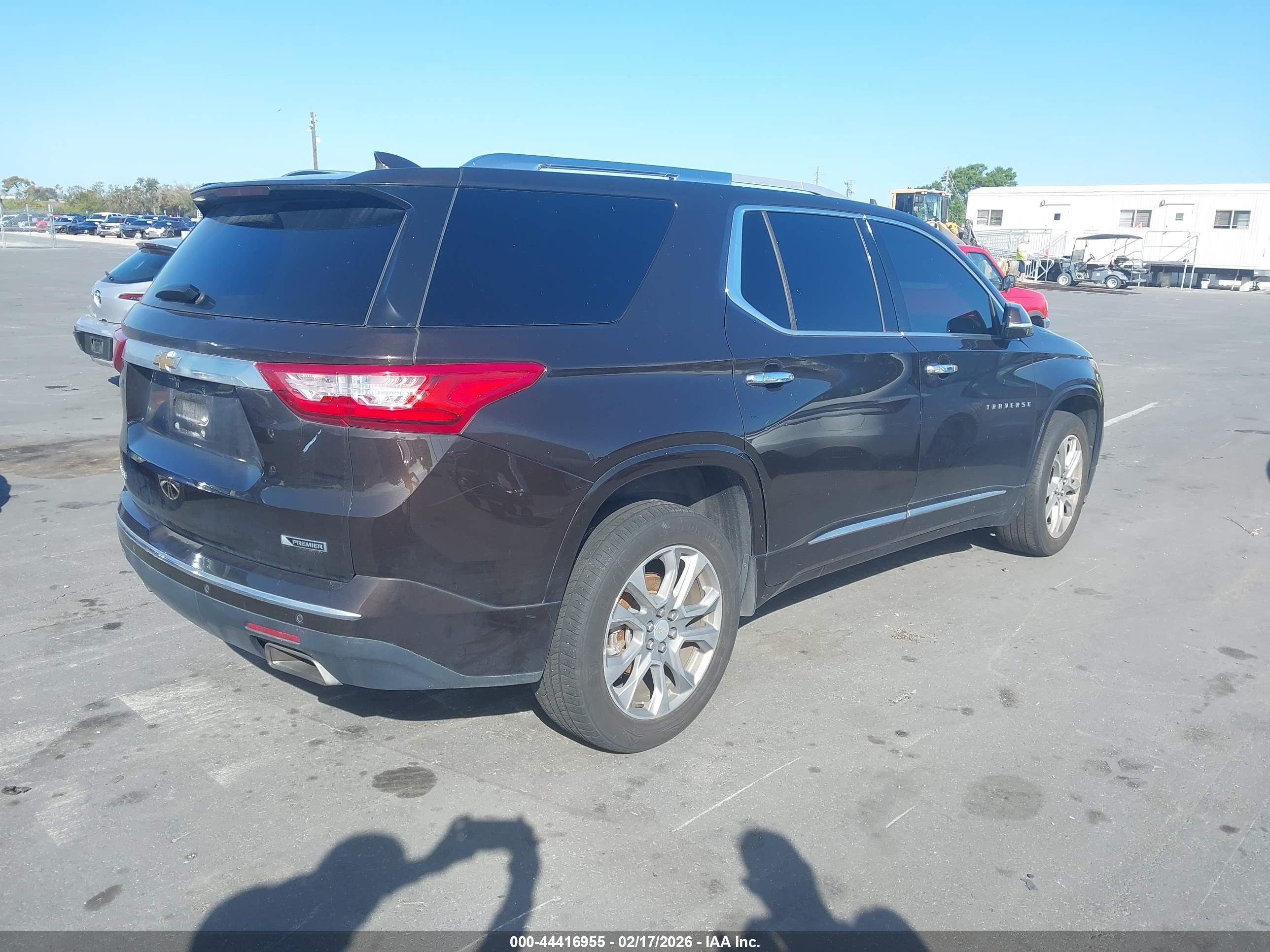 CHEVROLET TRAVERSE image 4
