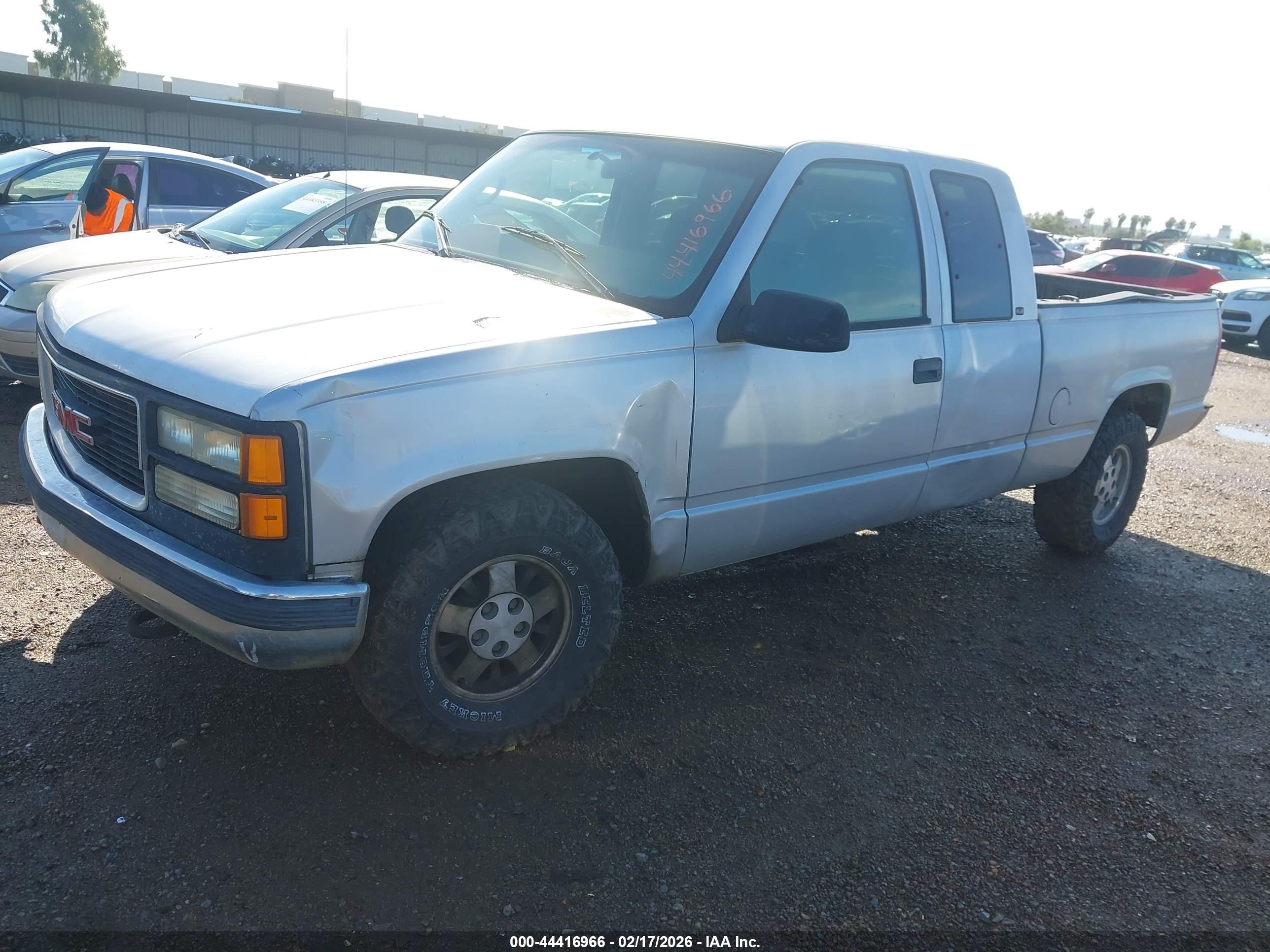 GMC SIERRA image 2