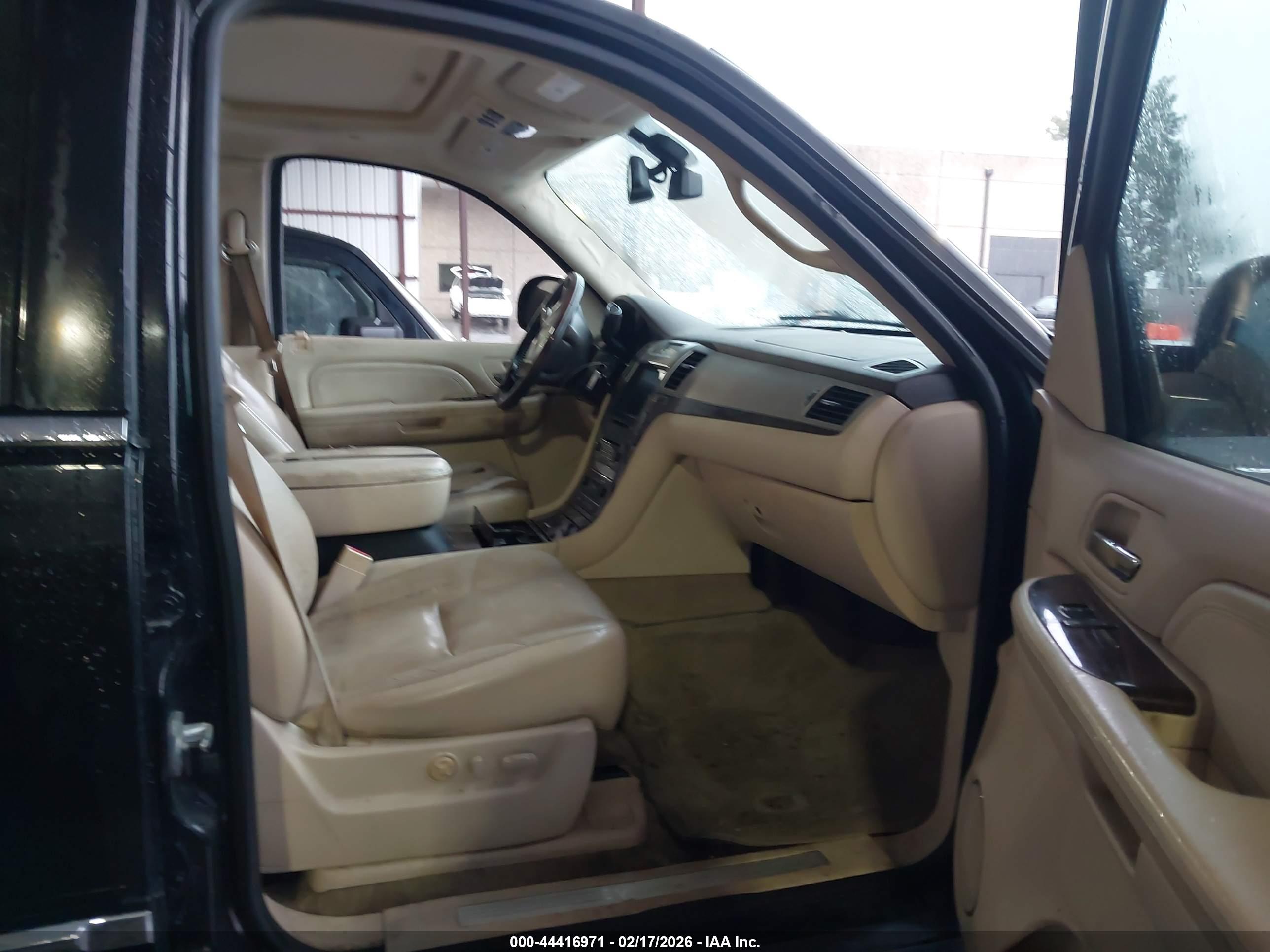 CADILLAC ESCALADE image 5