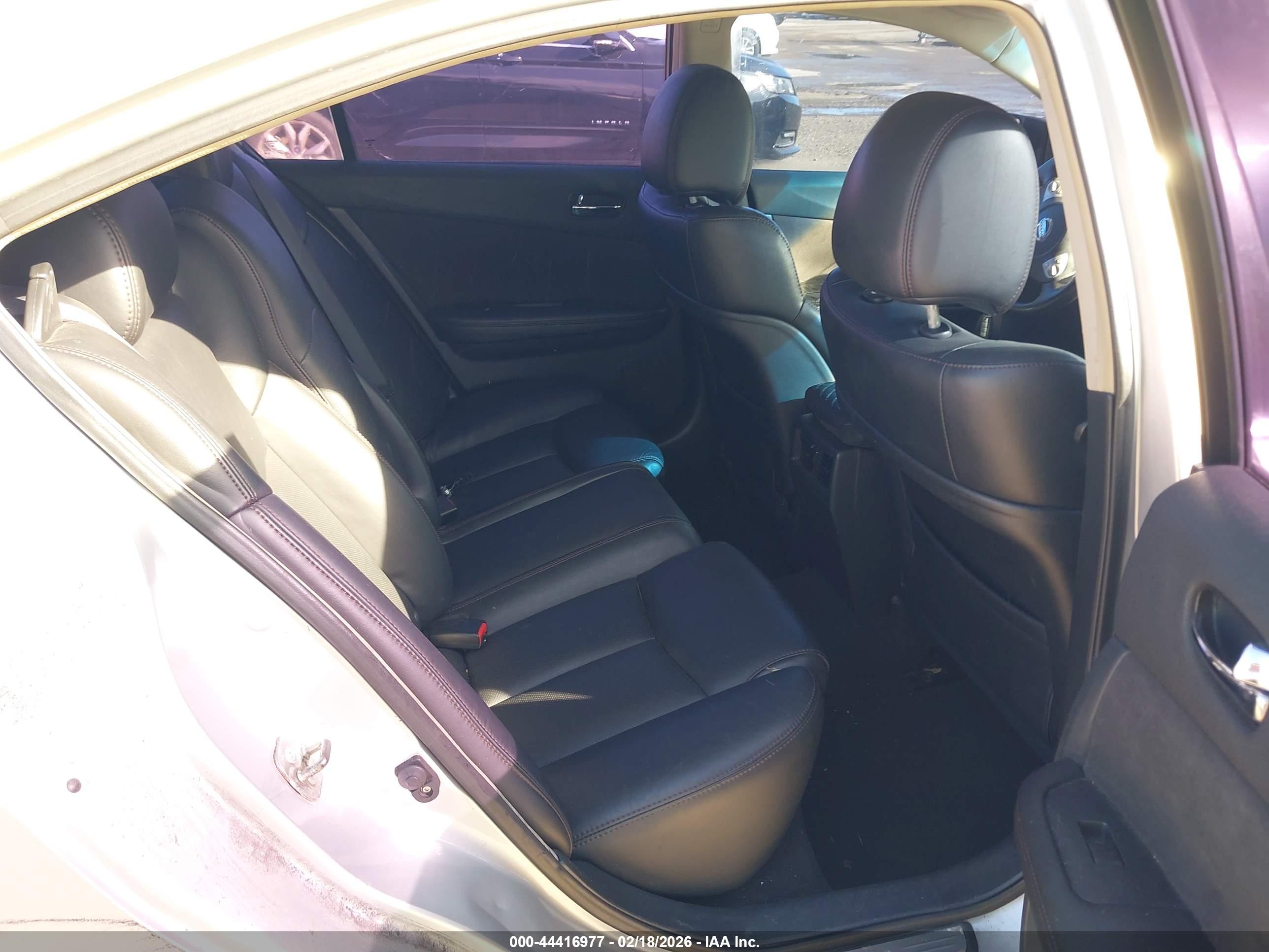 NISSAN MAXIMA image 8