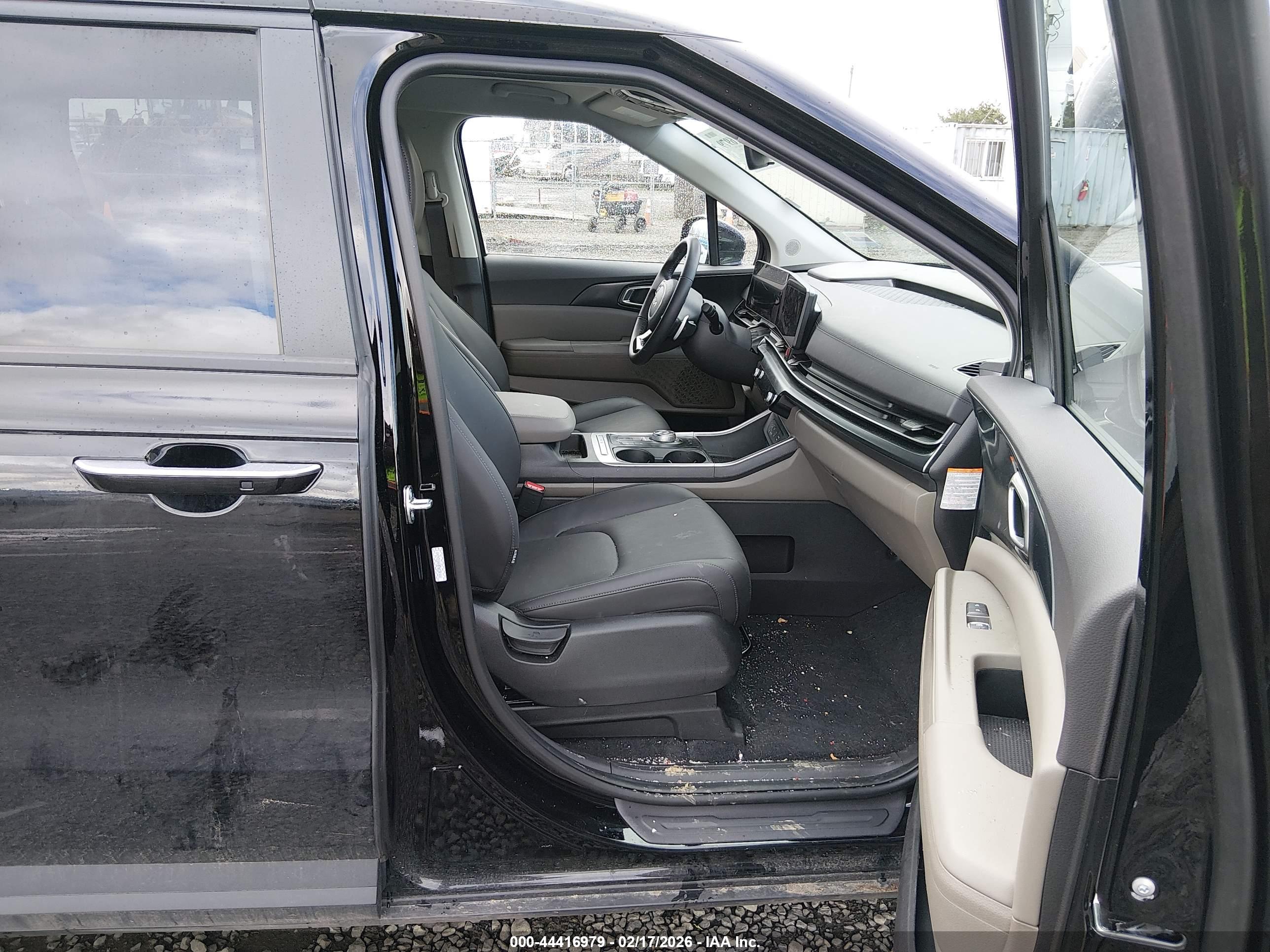 KIA CARNIVAL image 5