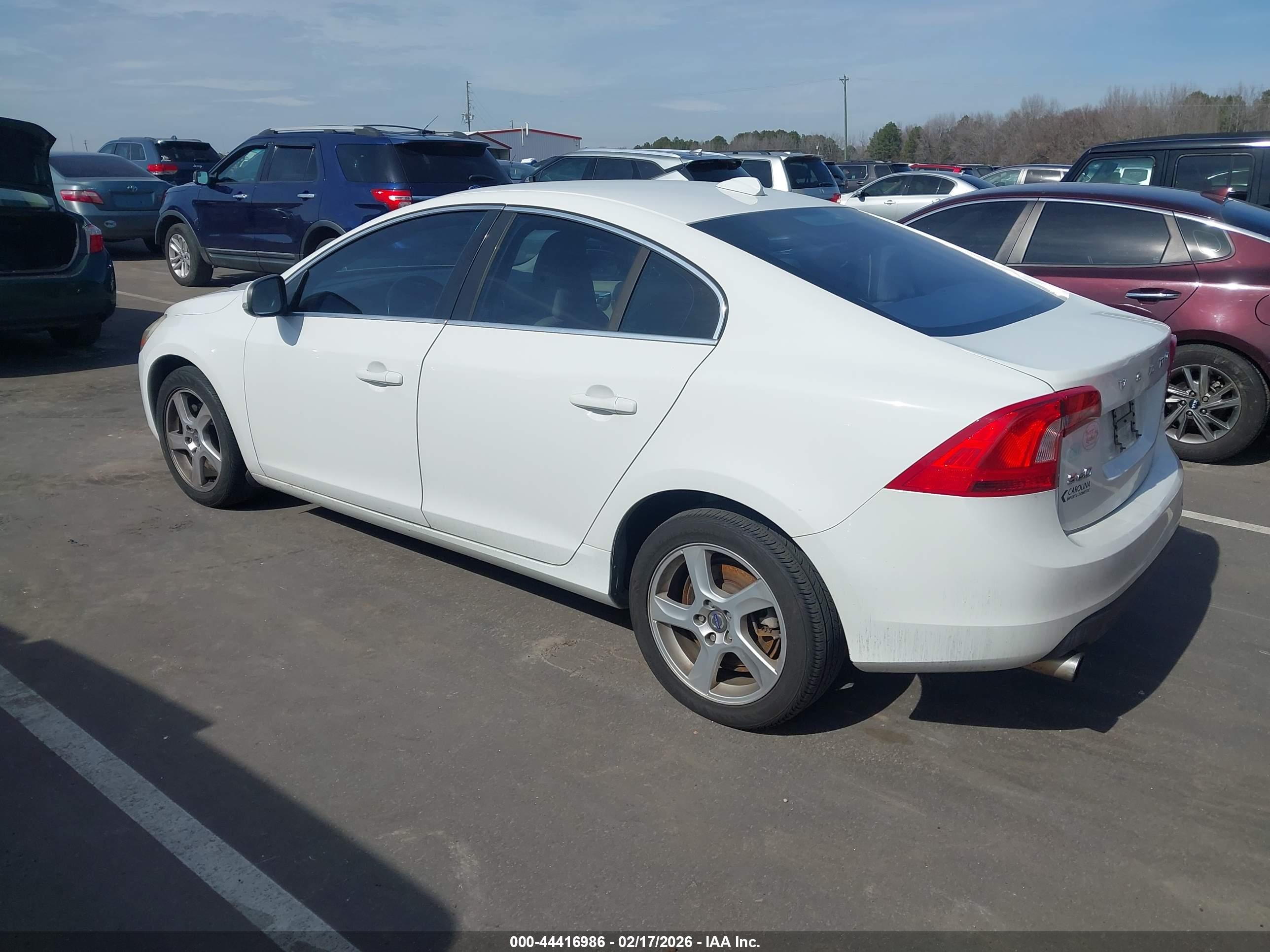 VOLVO S60 image 3