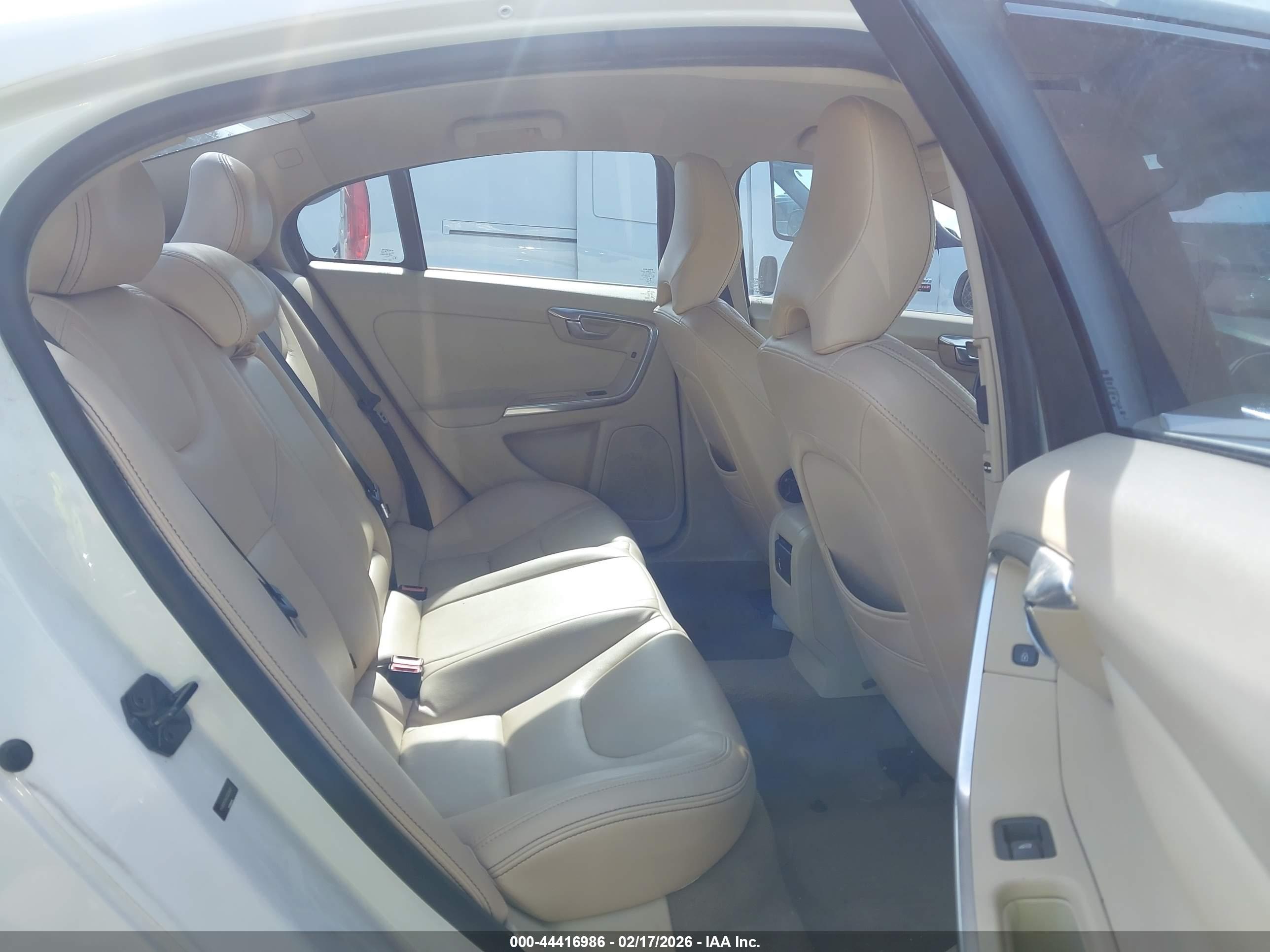 VOLVO S60 image 8