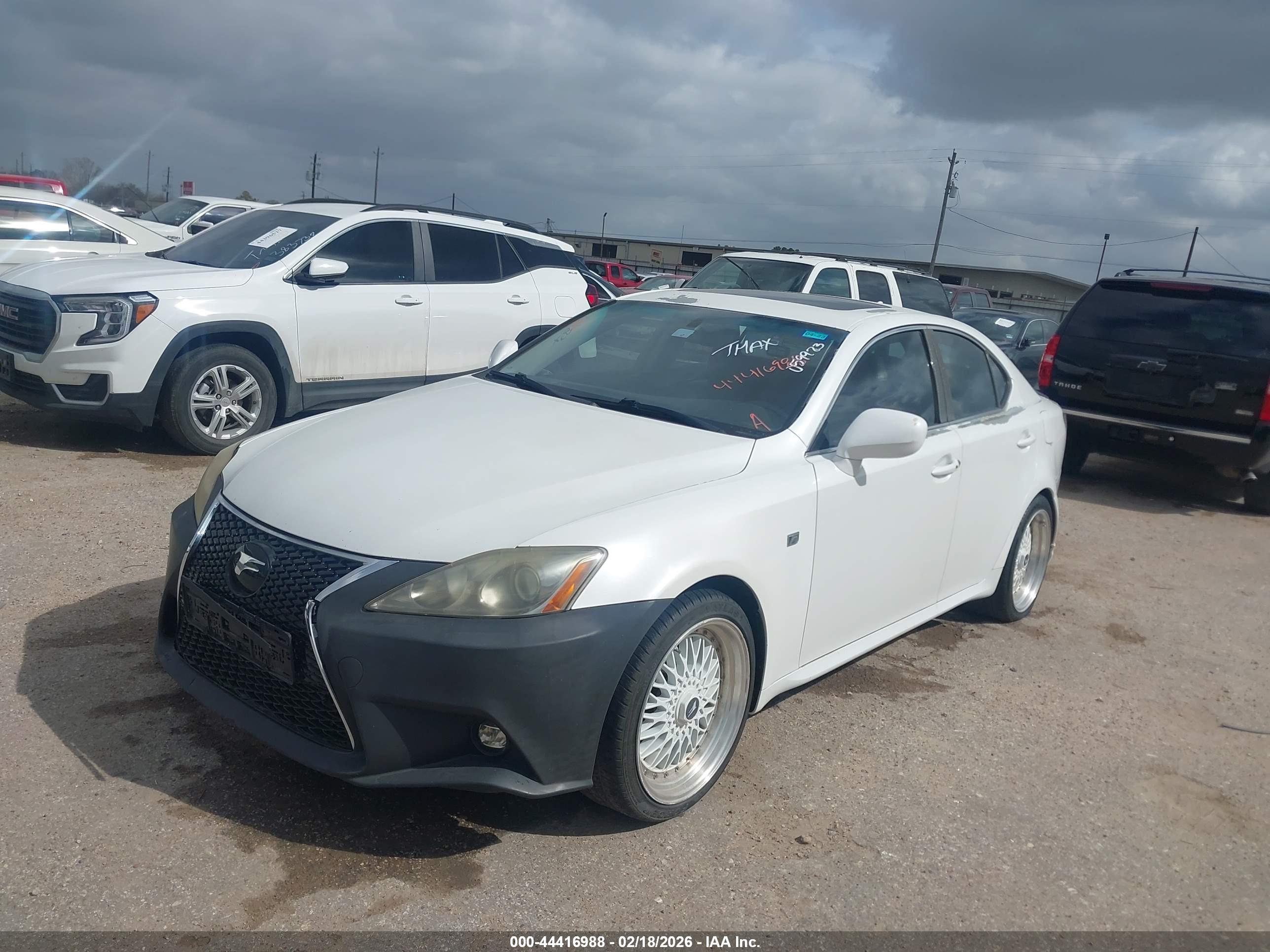 LEXUS IS image 2