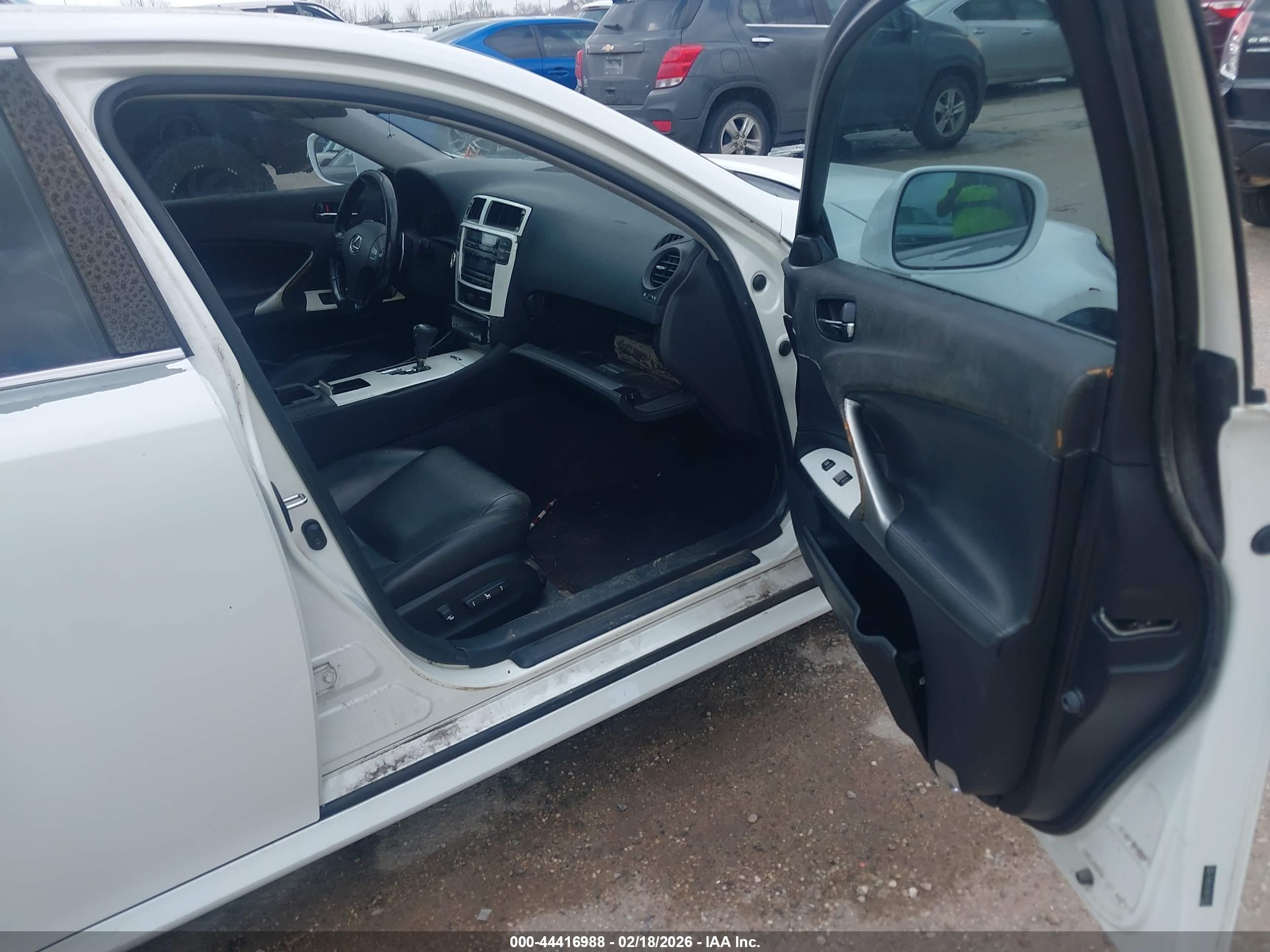 LEXUS IS image 5