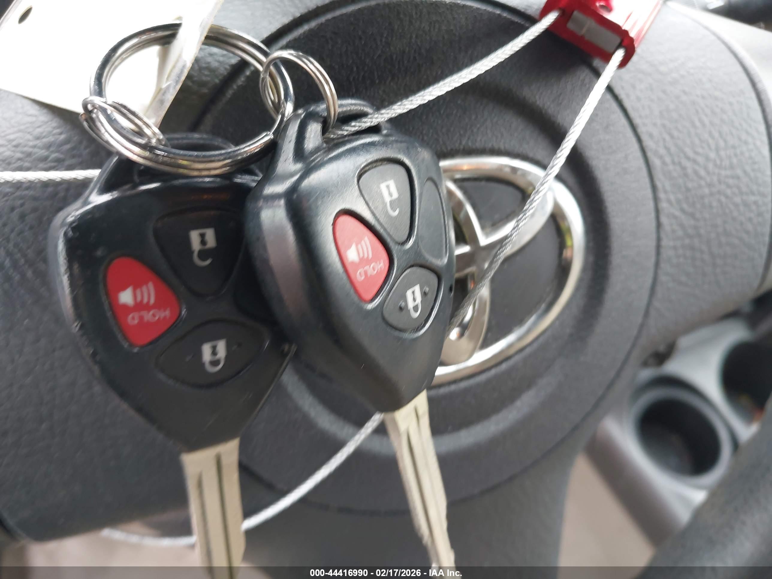 TOYOTA RAV4 image 11