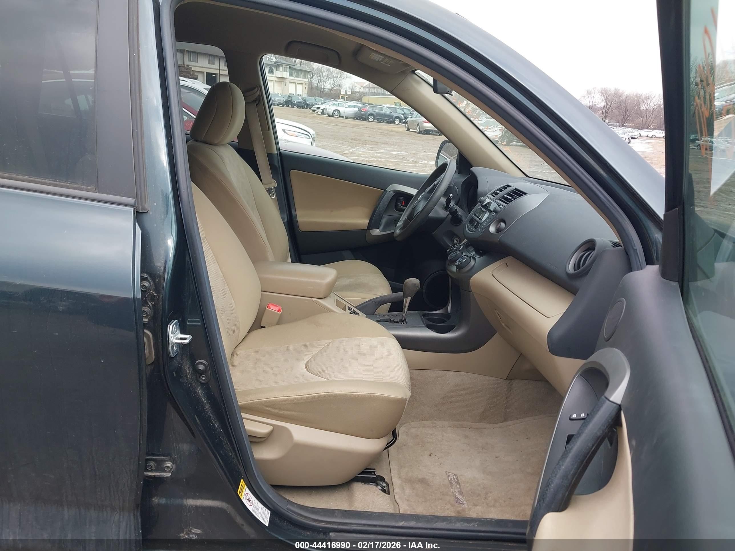 TOYOTA RAV4 image 5