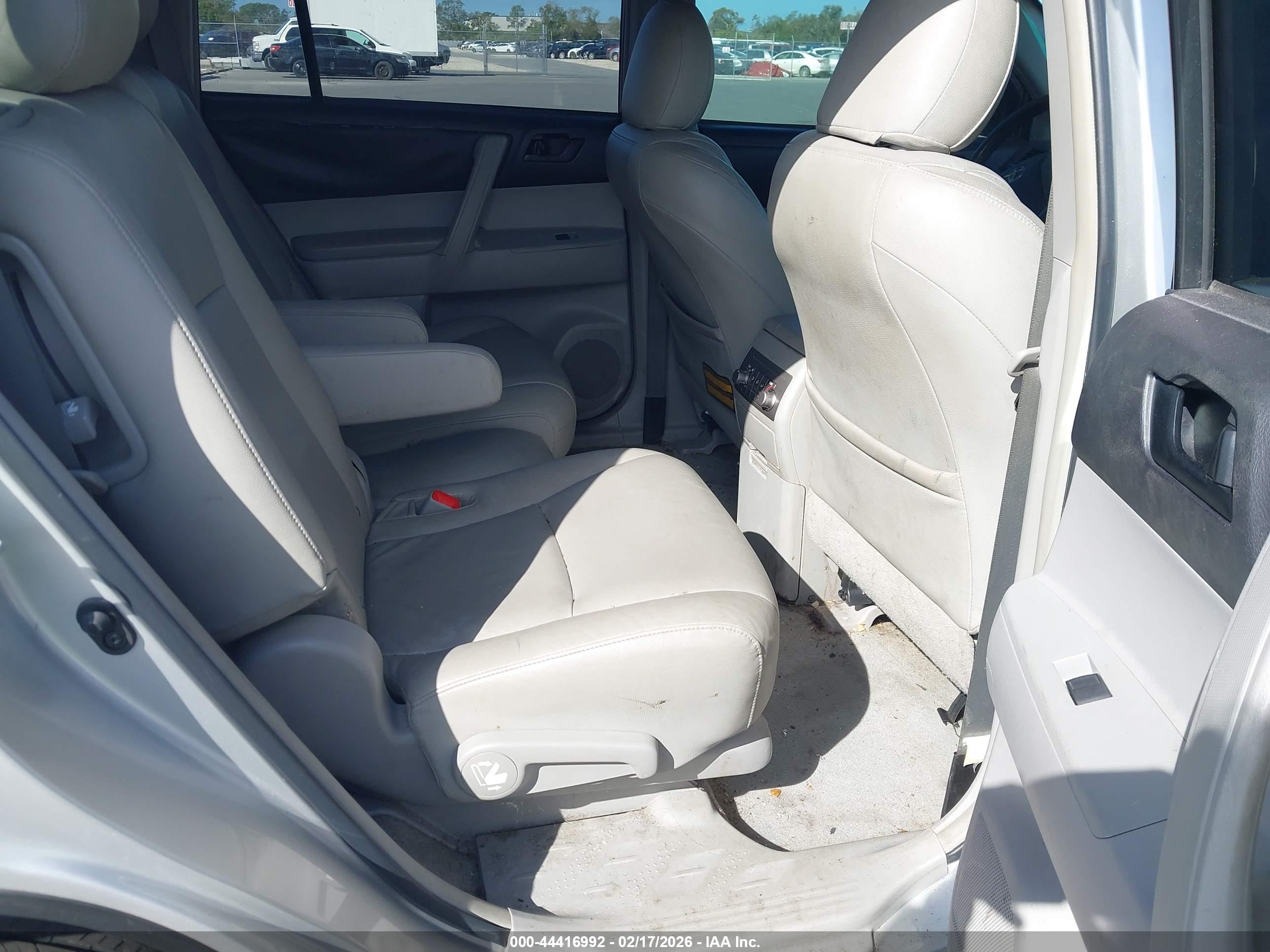 TOYOTA HIGHLANDER image 8