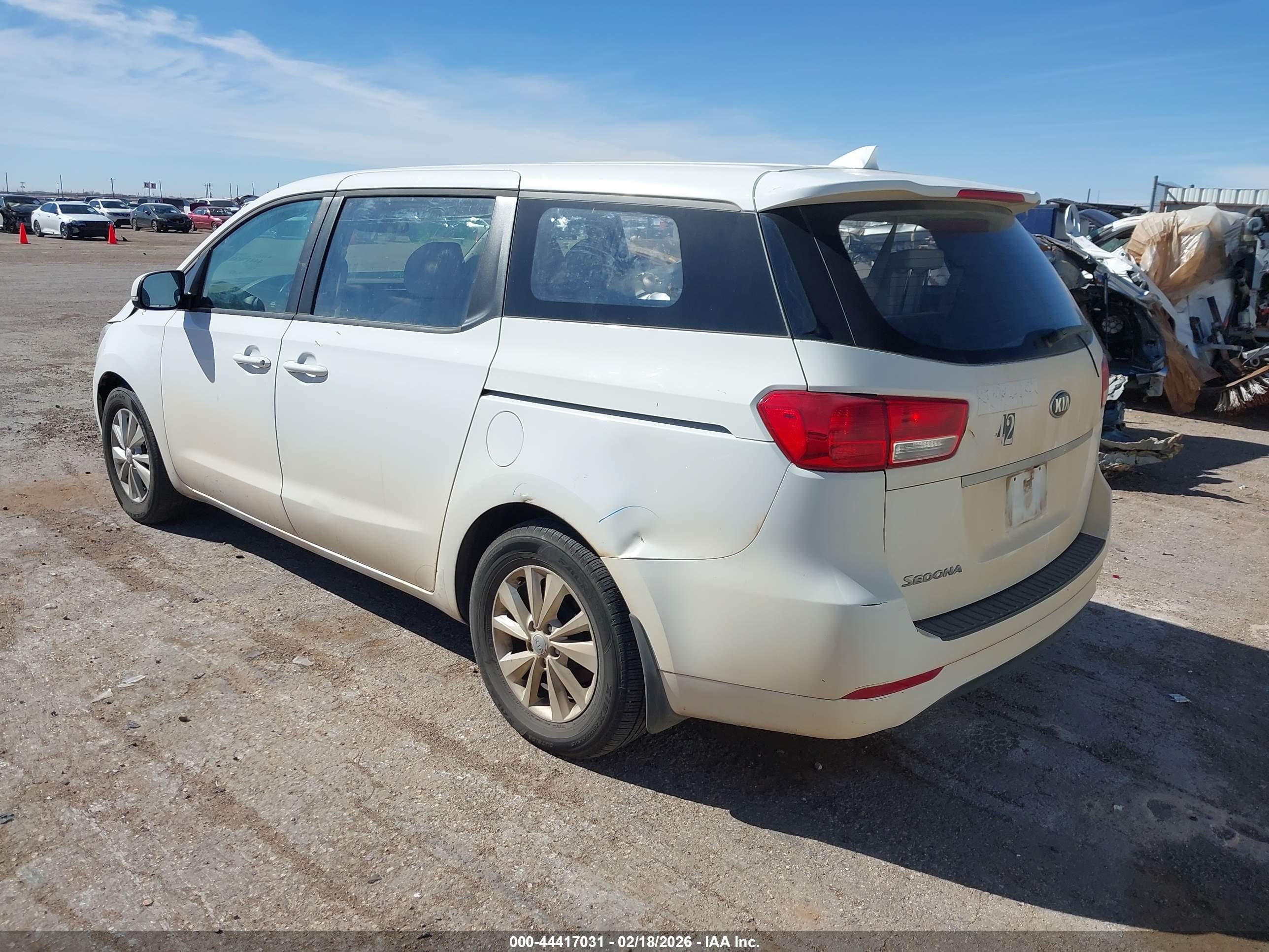 KIA SEDONA image 3