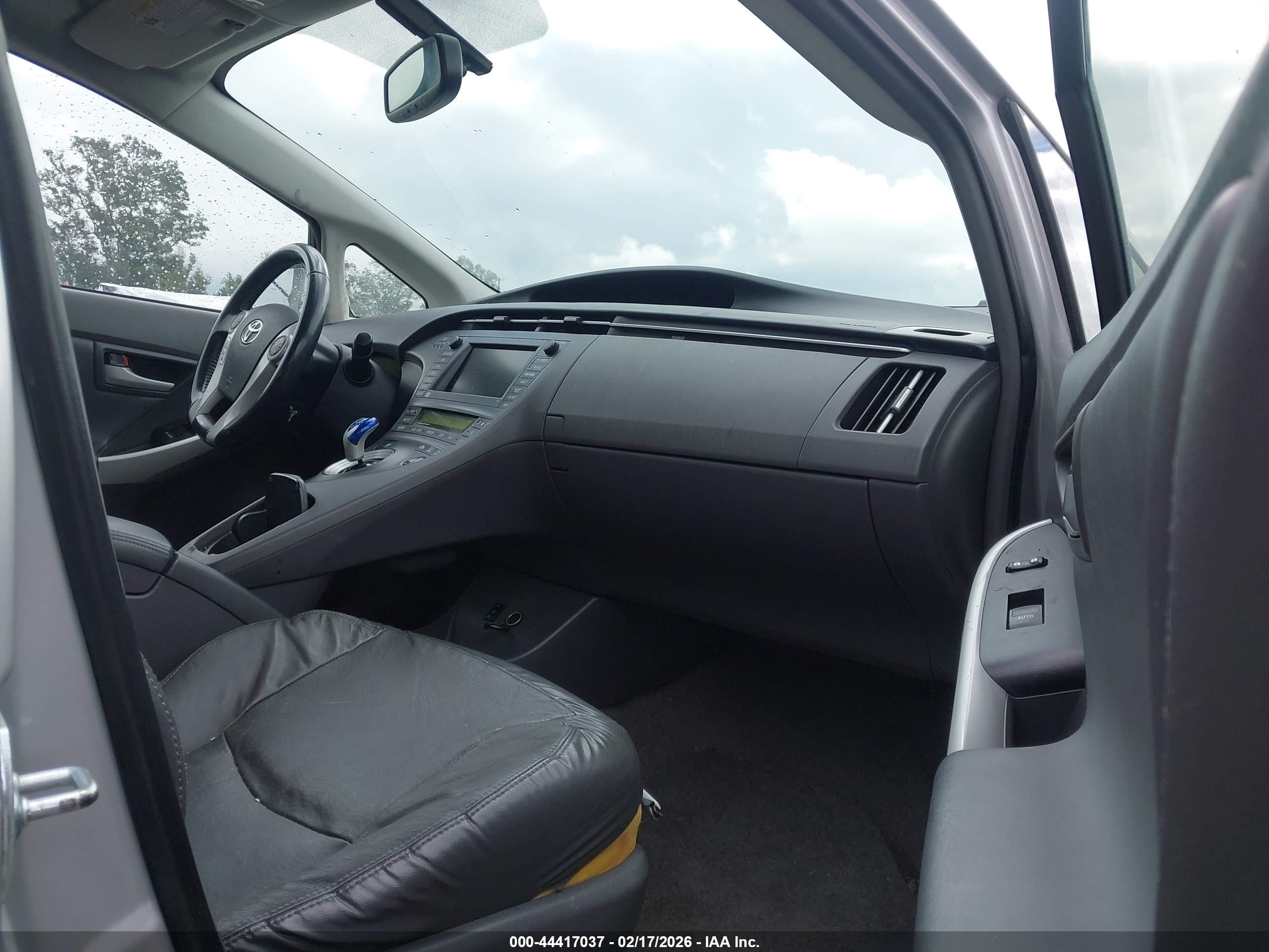 TOYOTA PRIUS image 5