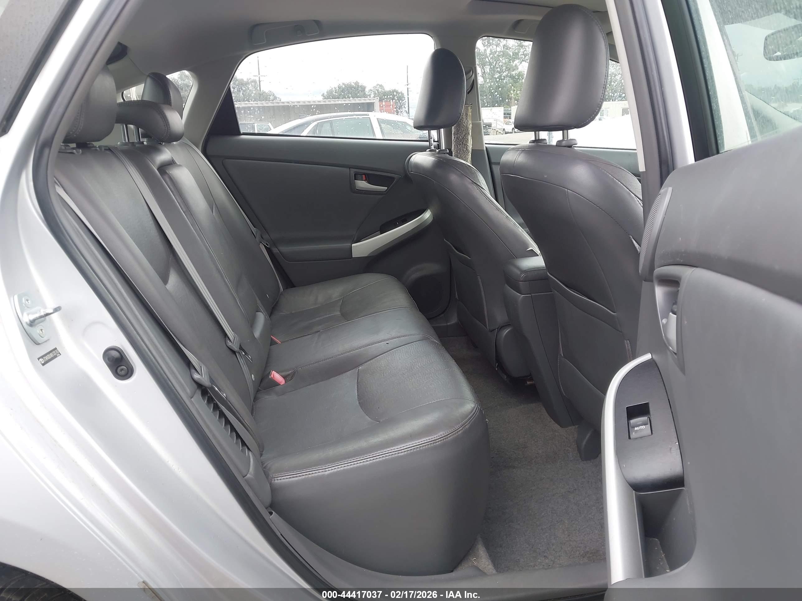 TOYOTA PRIUS image 8