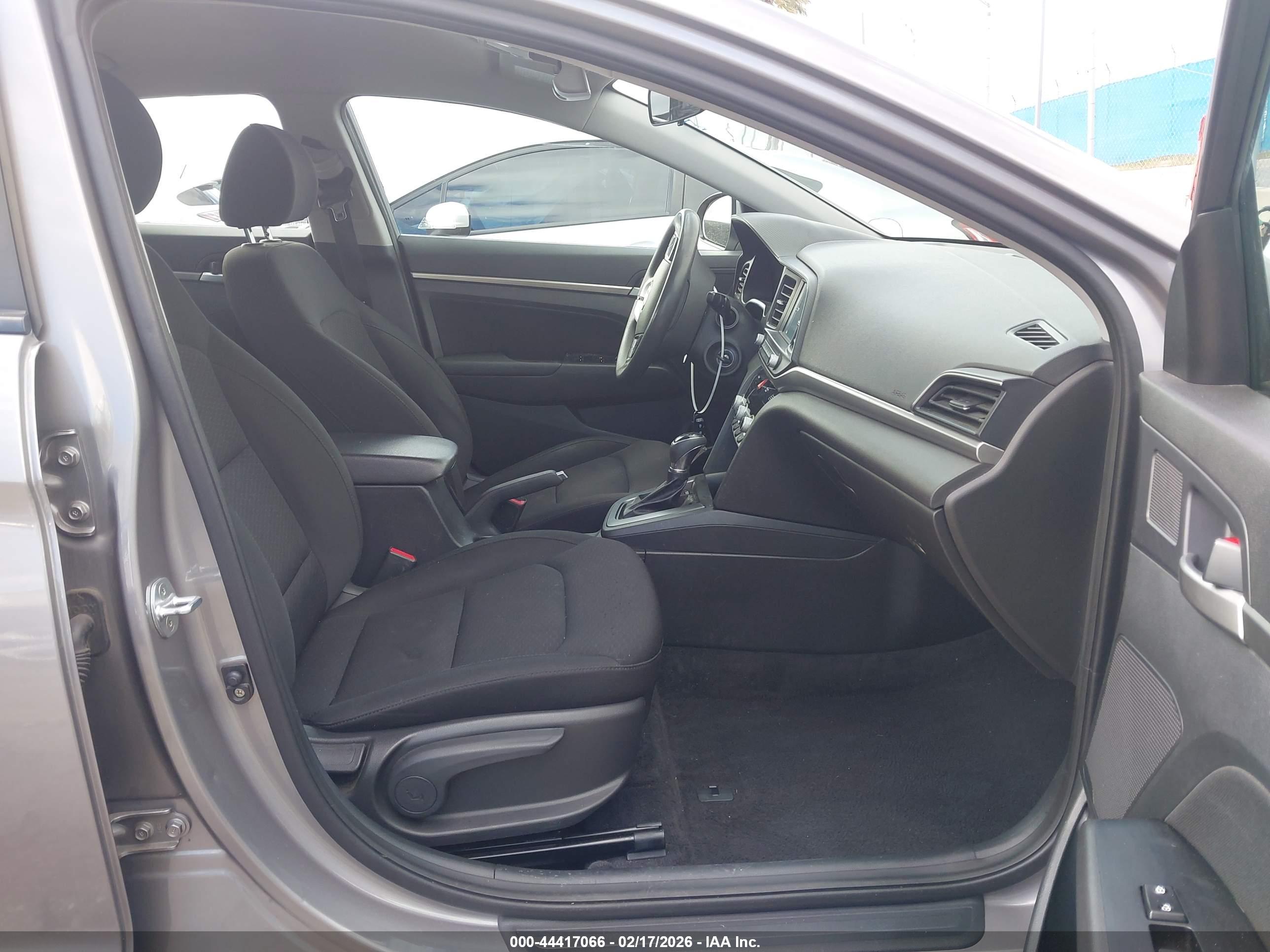 HYUNDAI ELANTRA image 5