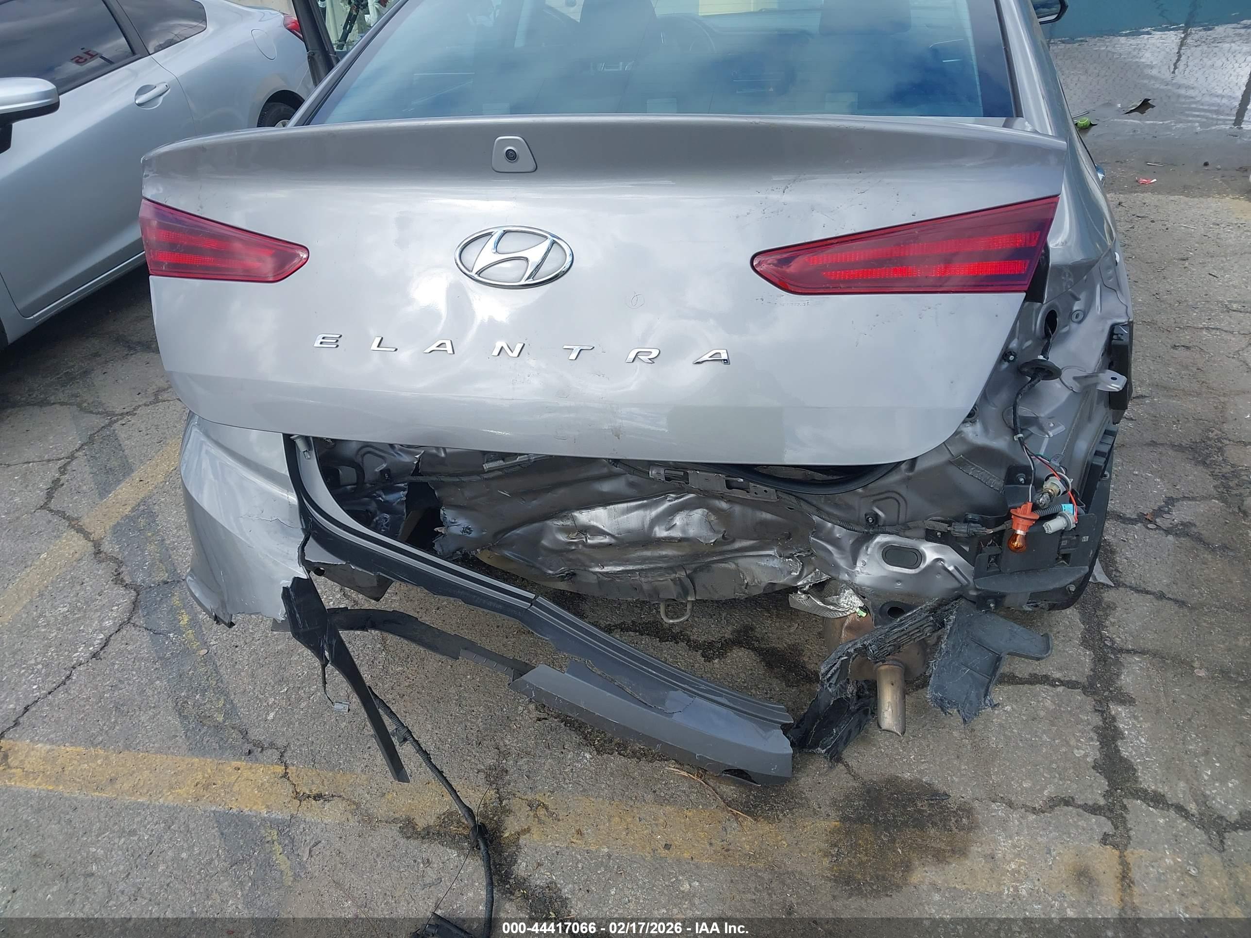 HYUNDAI ELANTRA image 6