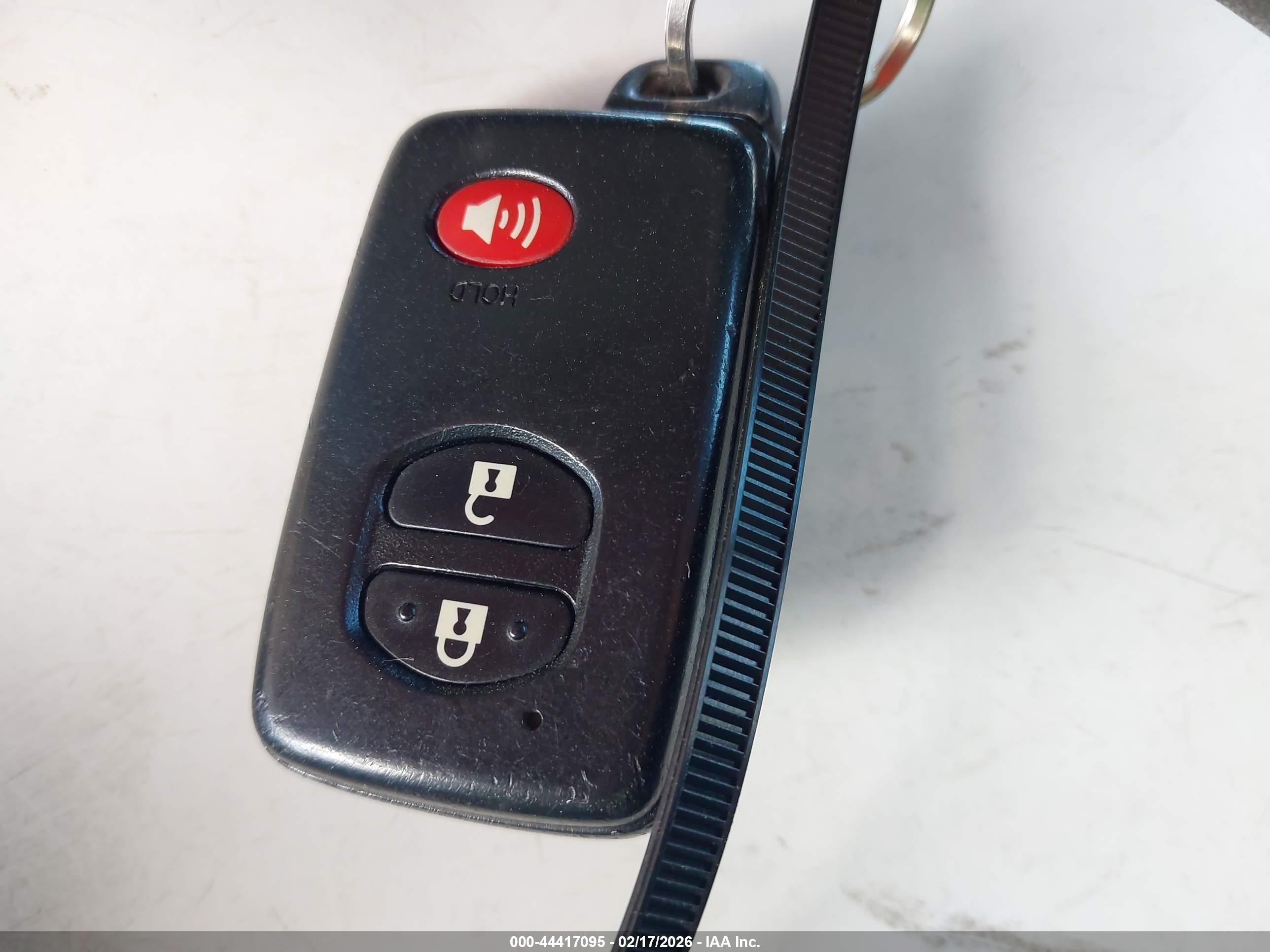 TOYOTA PRIUS image 11