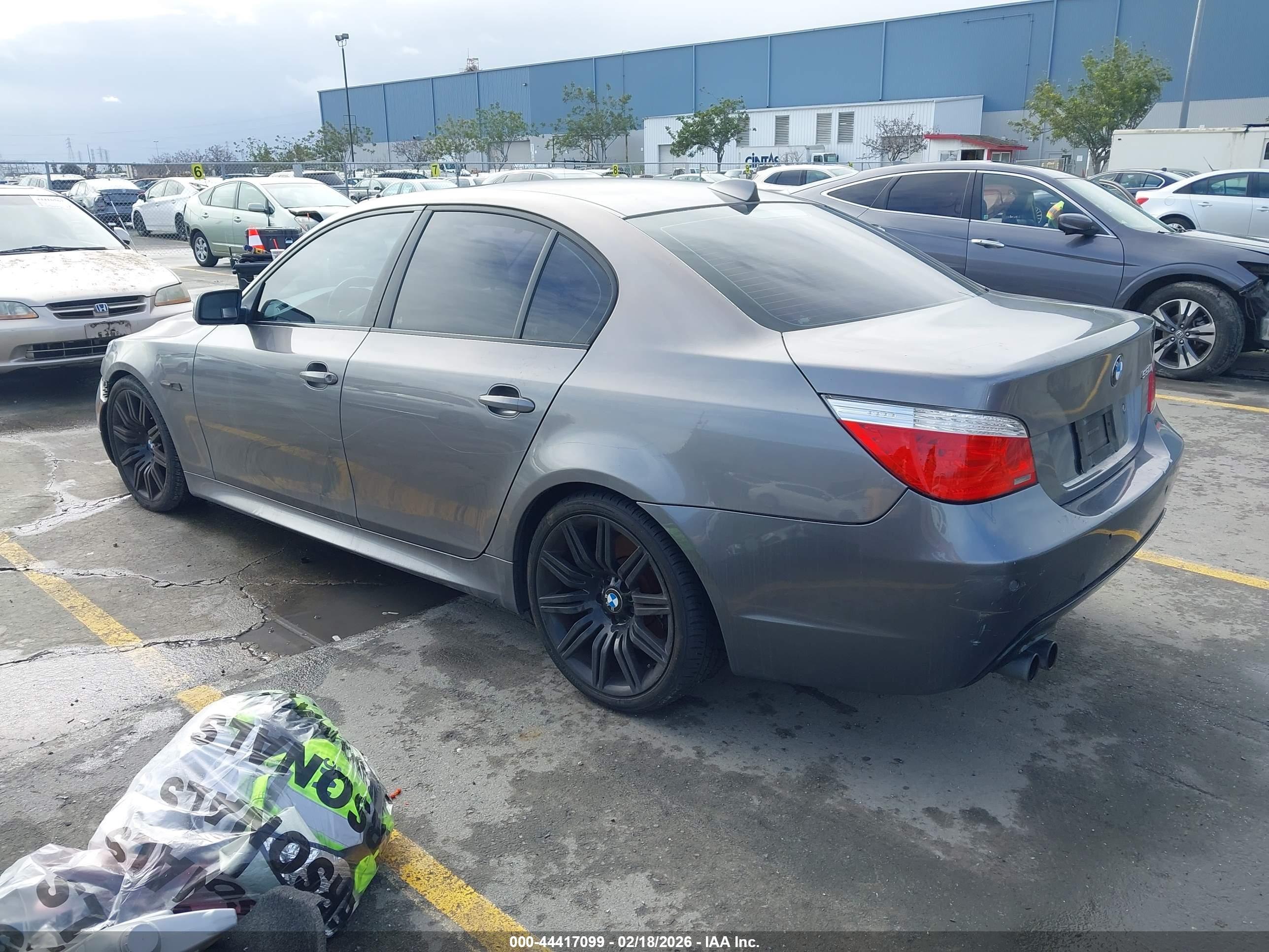 BMW 550I image 3