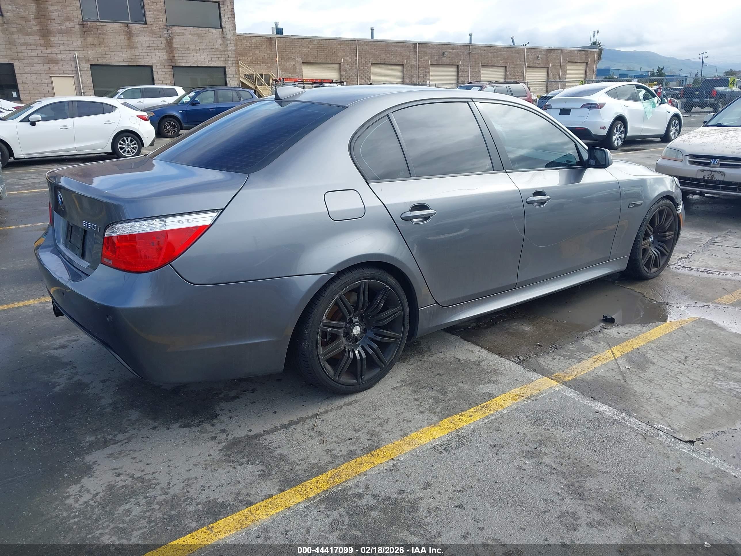 BMW 550I image 4