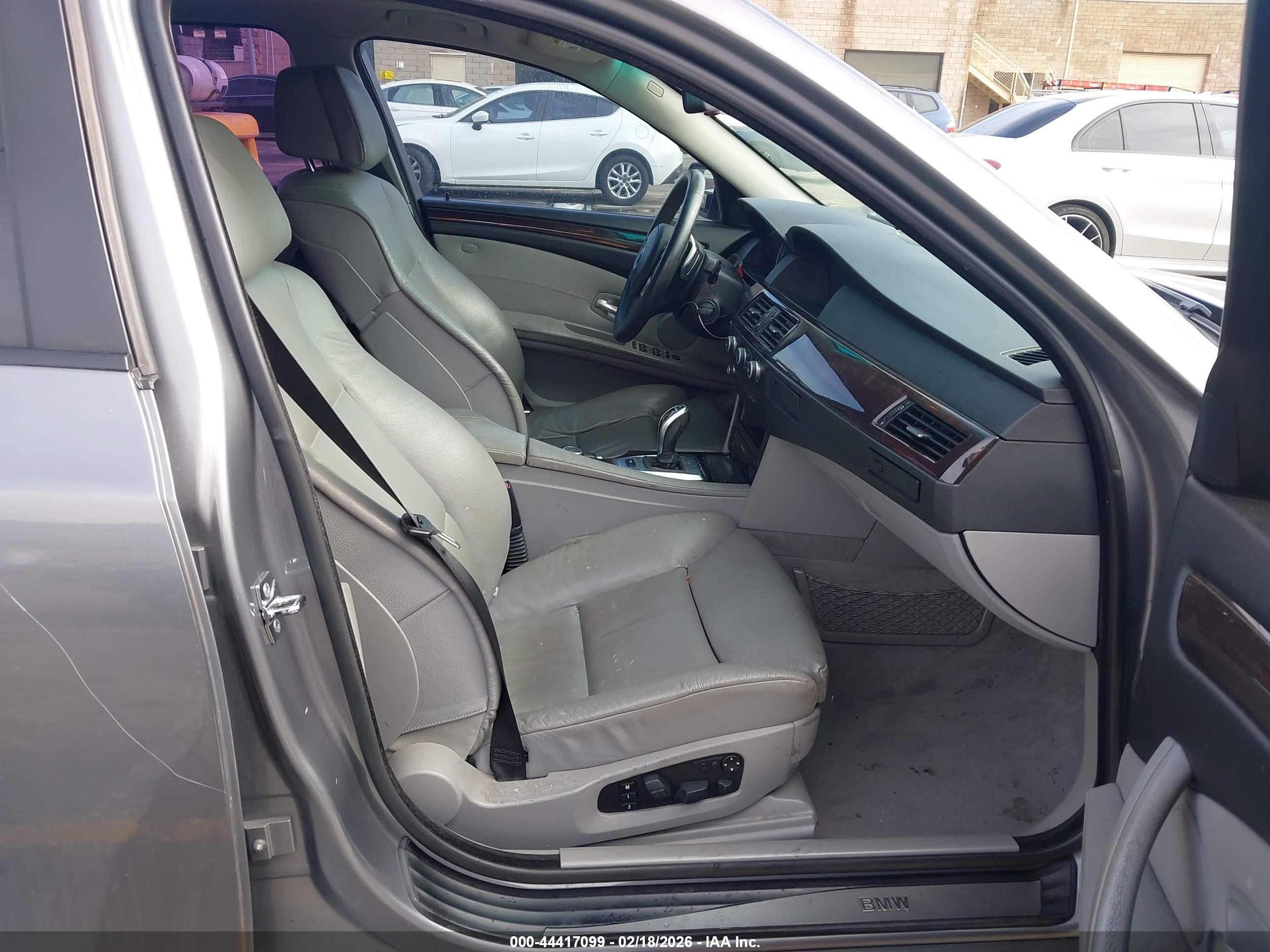 BMW 550I image 5