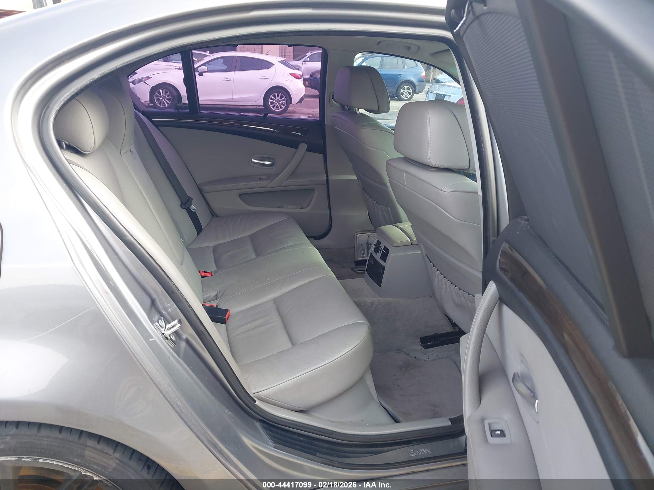 BMW 550I image 8