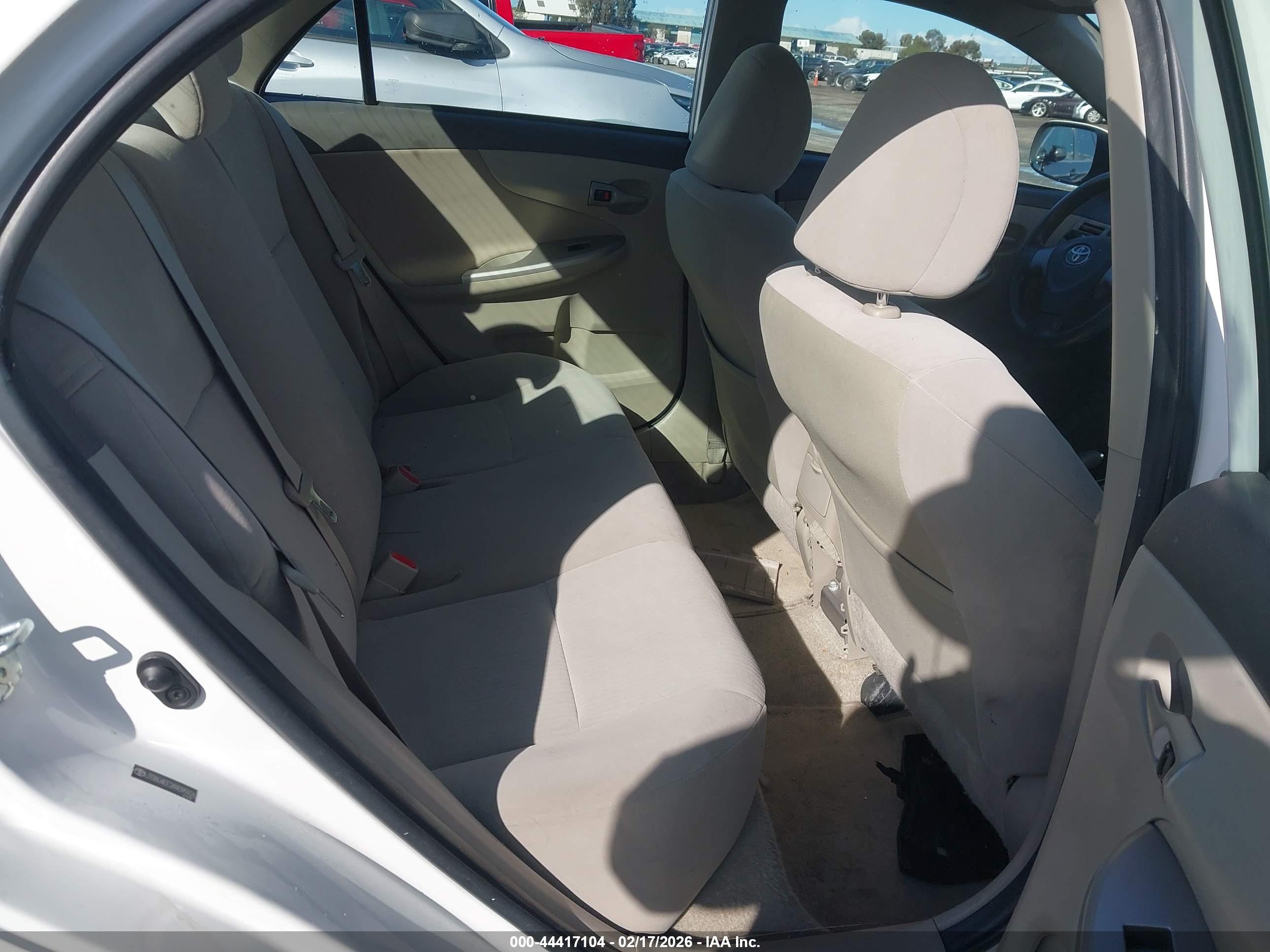 TOYOTA COROLLA image 8