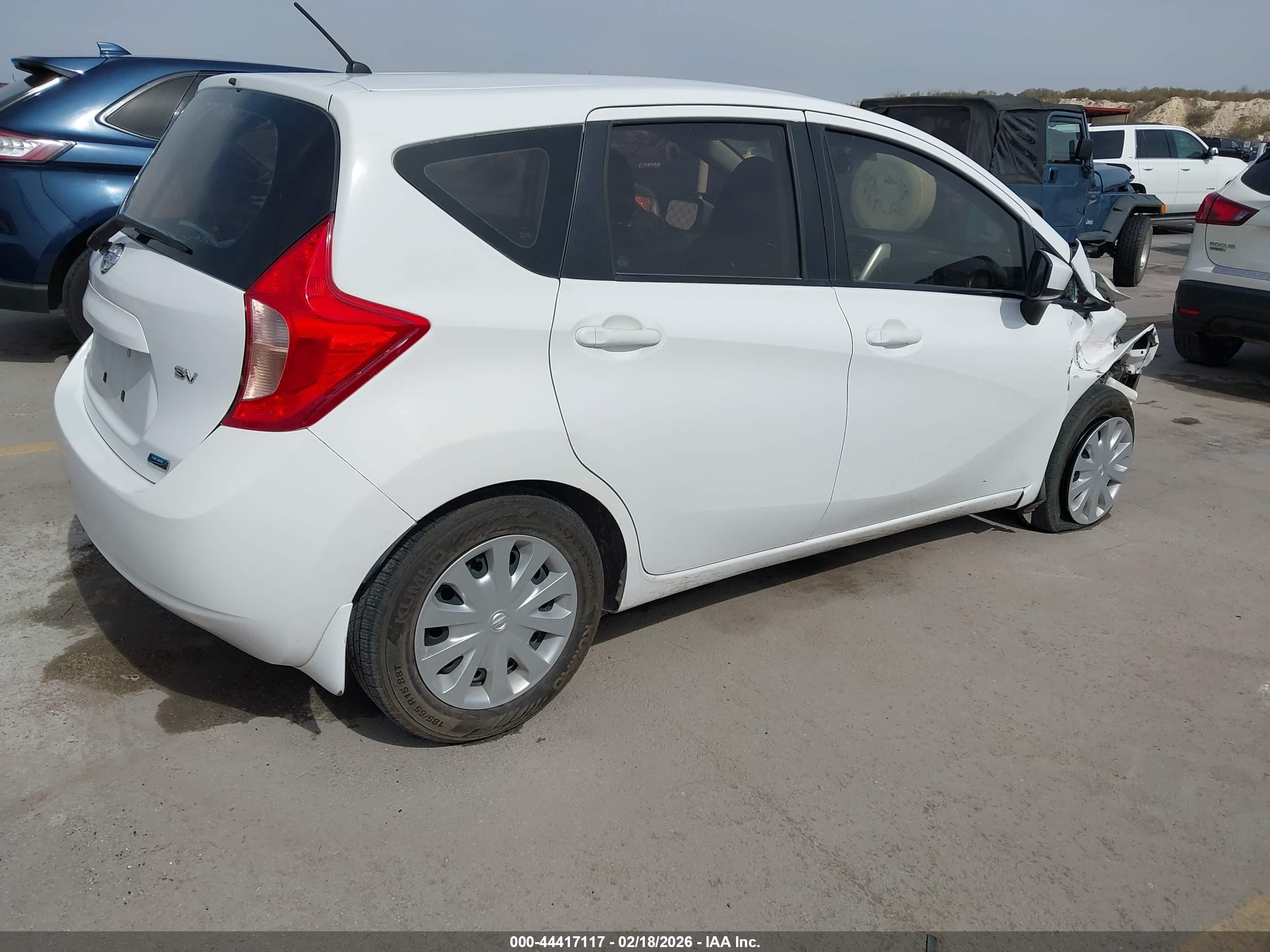 NISSAN VERSA image 4