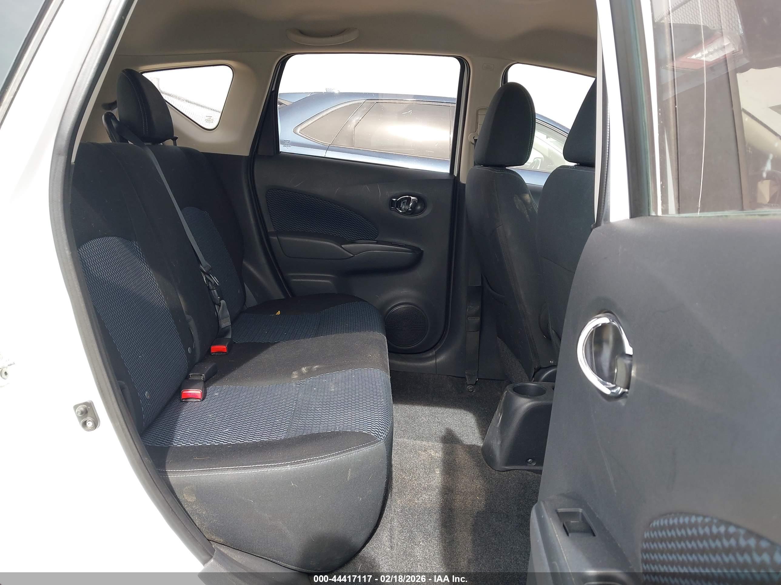NISSAN VERSA image 8