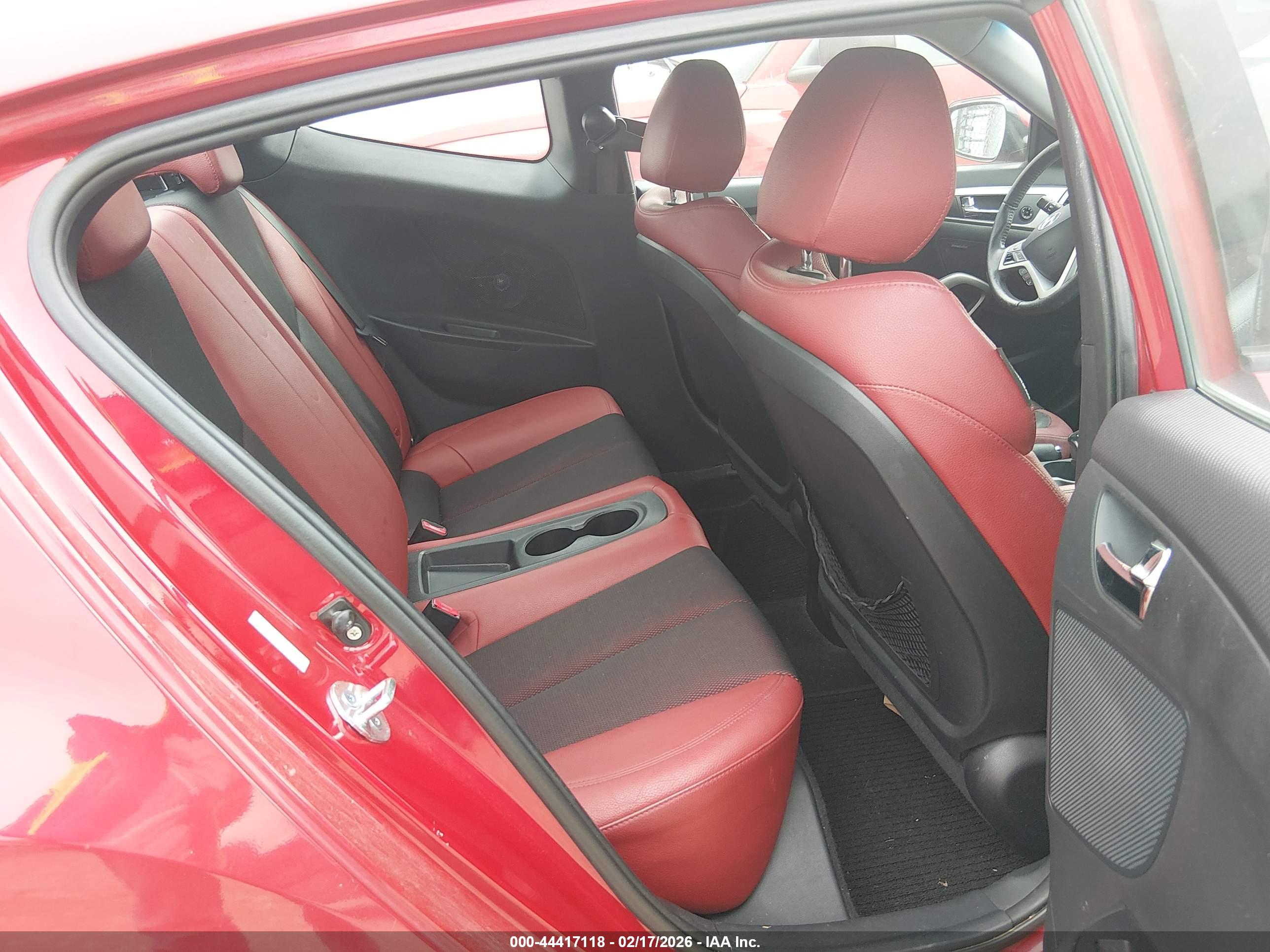 HYUNDAI VELOSTER image 8