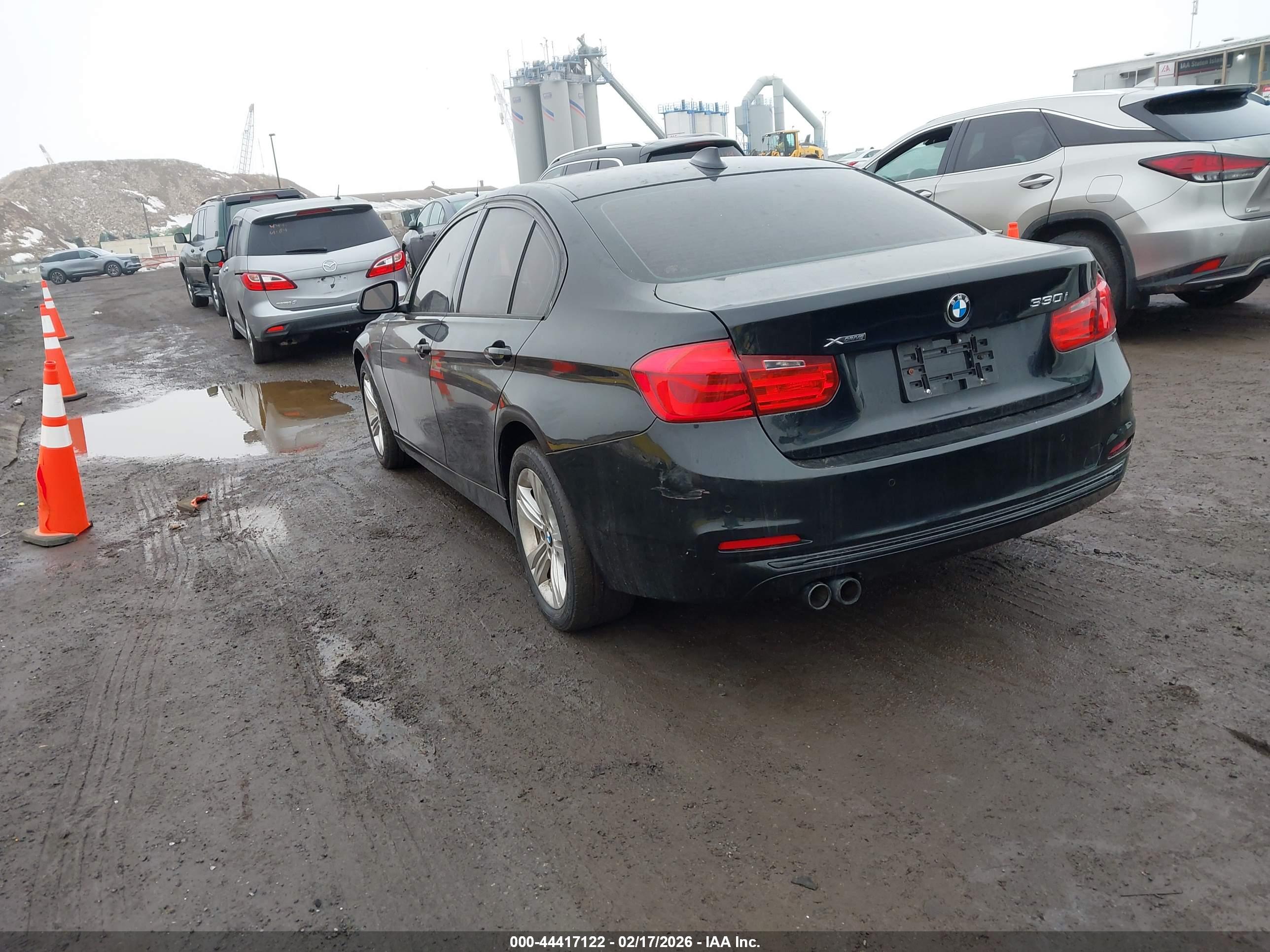 BMW 330I image 3