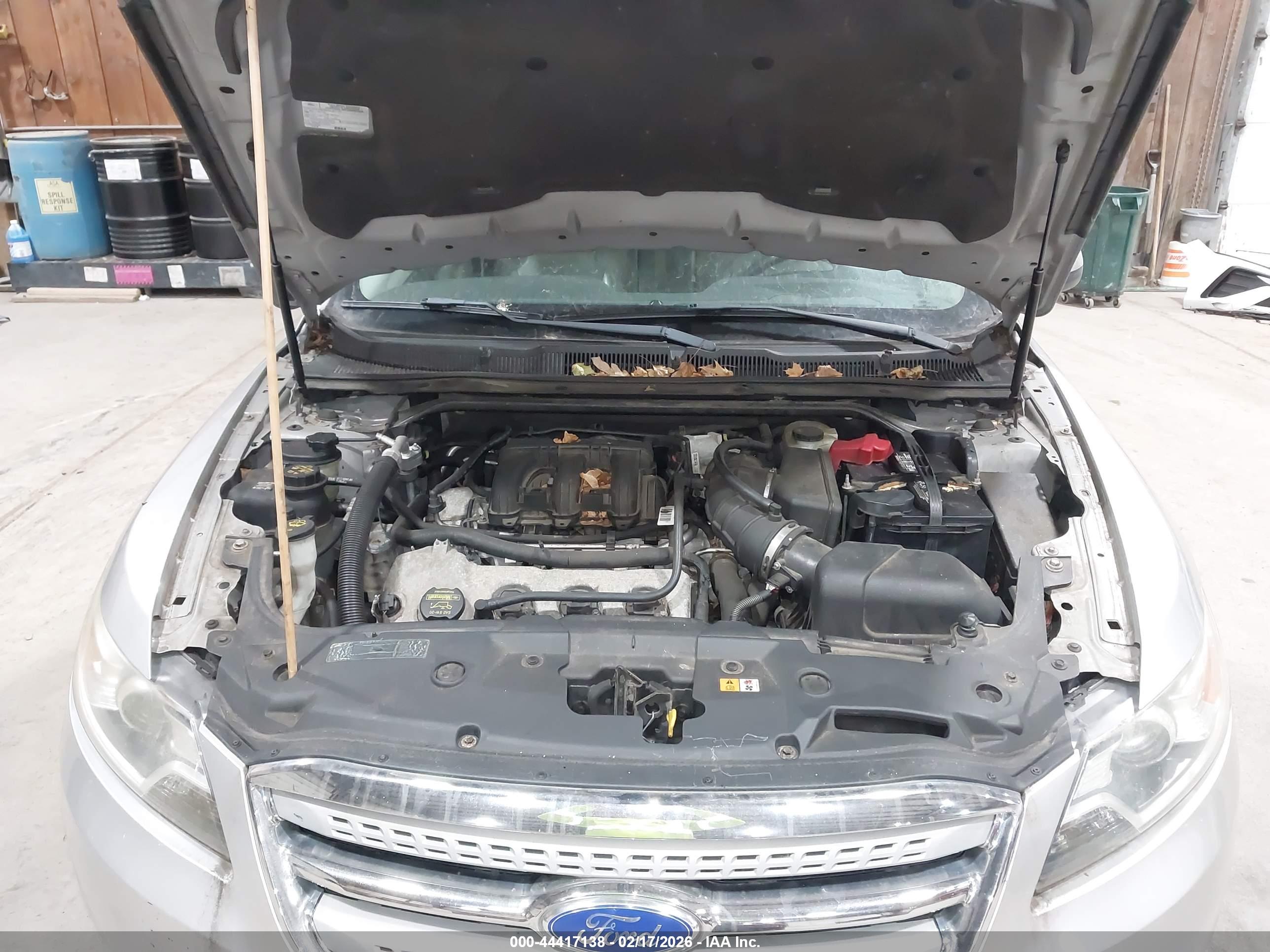 FORD TAURUS image 10