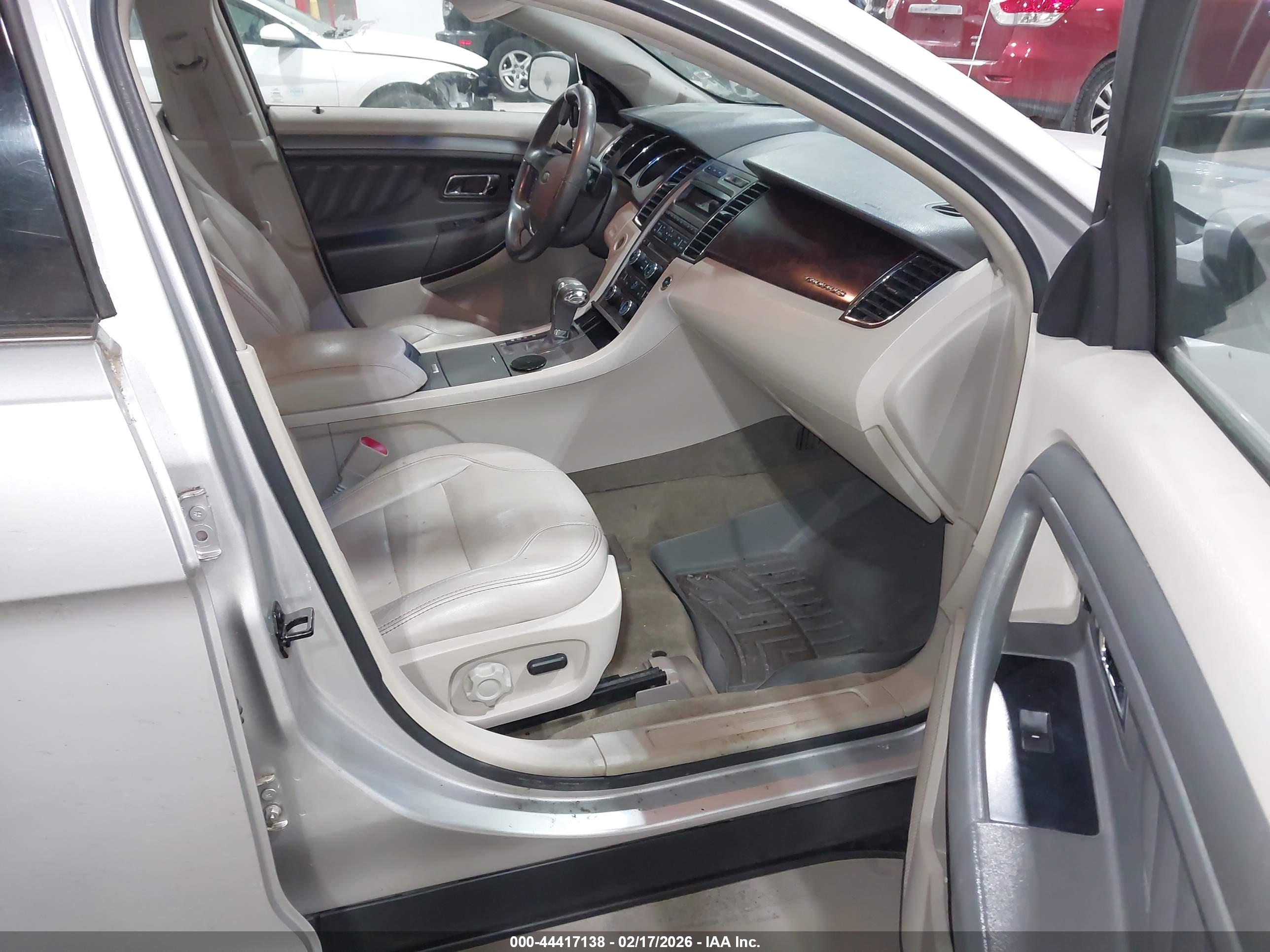 FORD TAURUS image 5