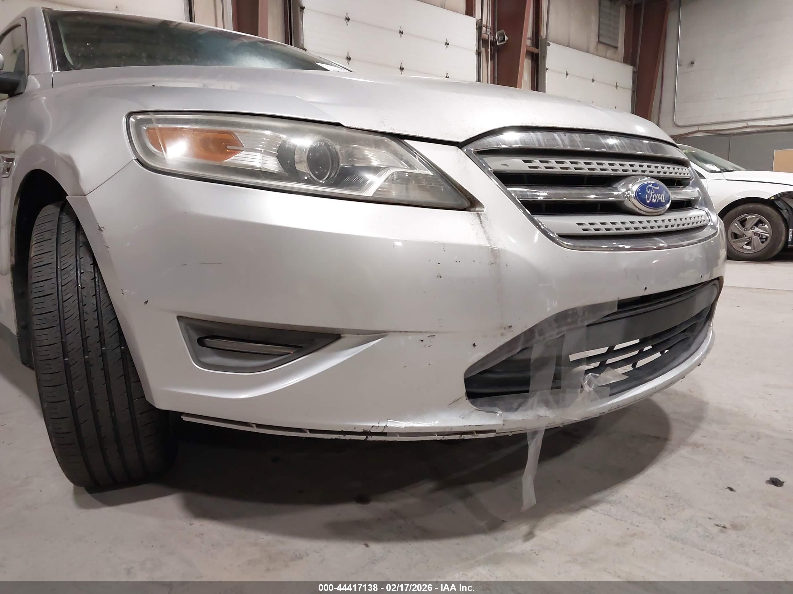FORD TAURUS image 6