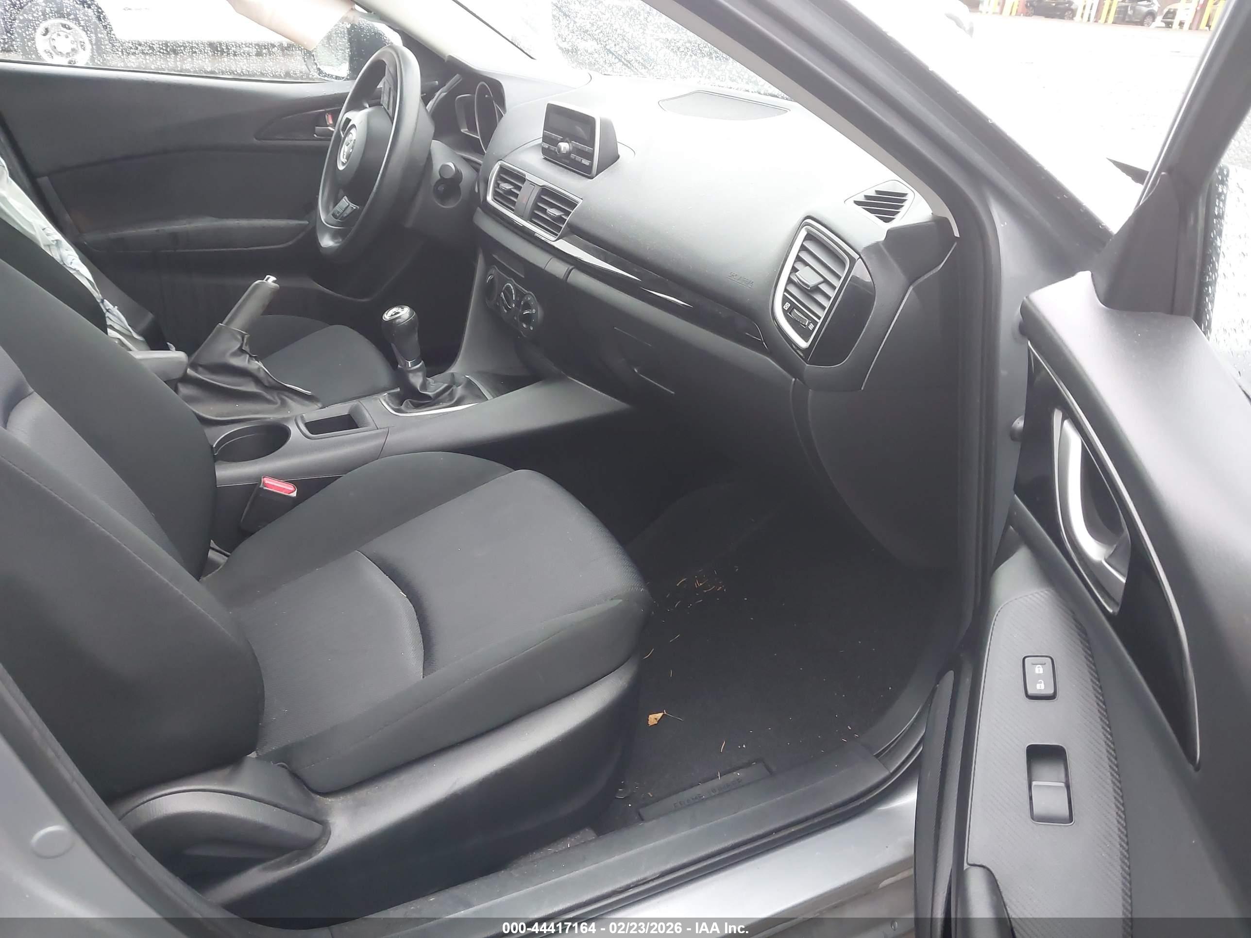 MAZDA MAZDA3 image 5