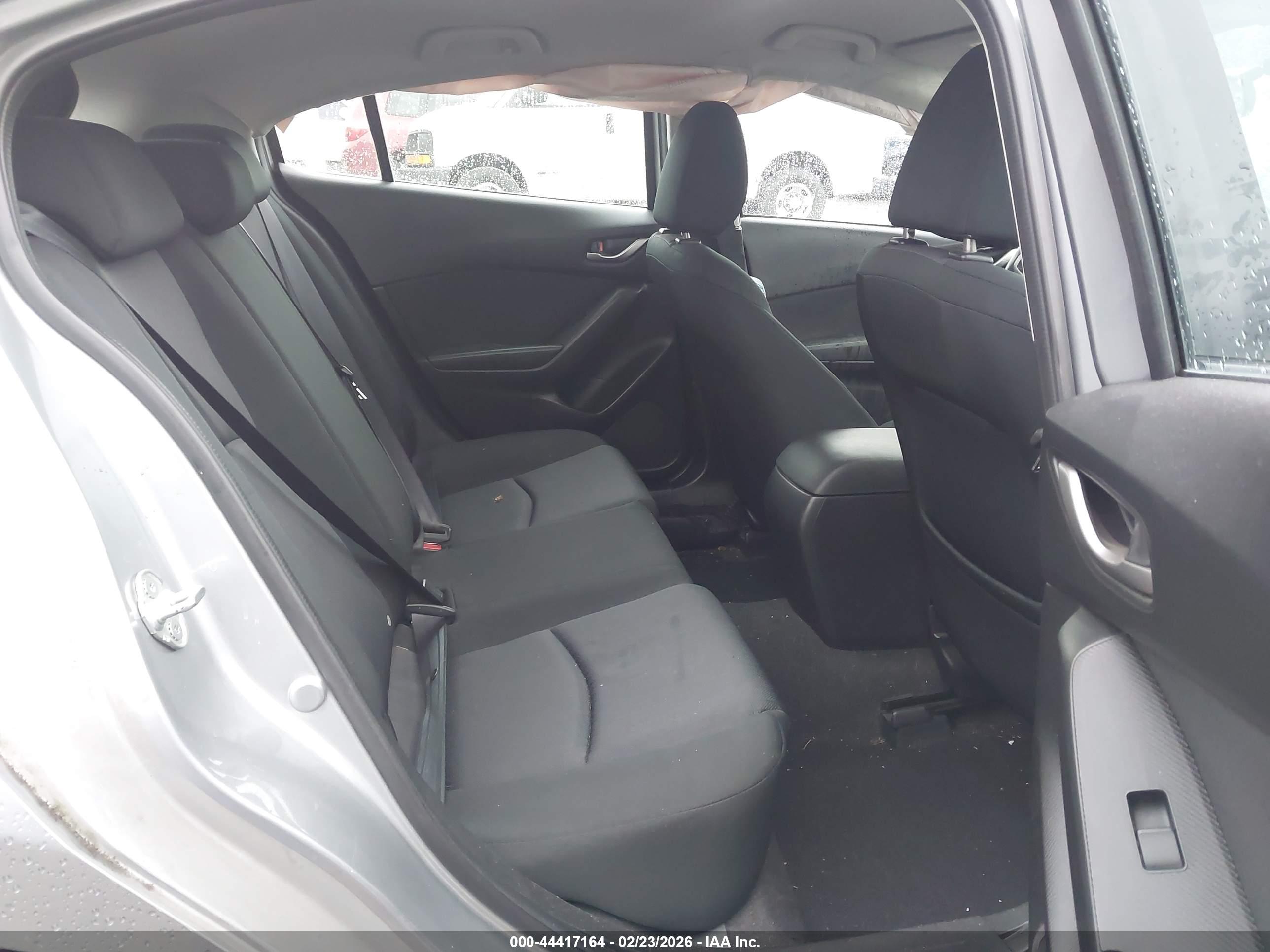 MAZDA MAZDA3 image 8