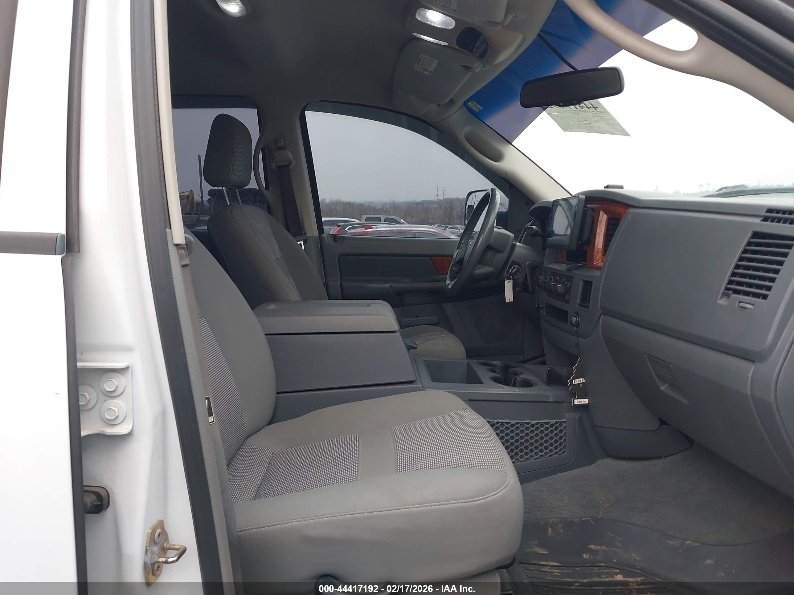 DODGE RAM image 5