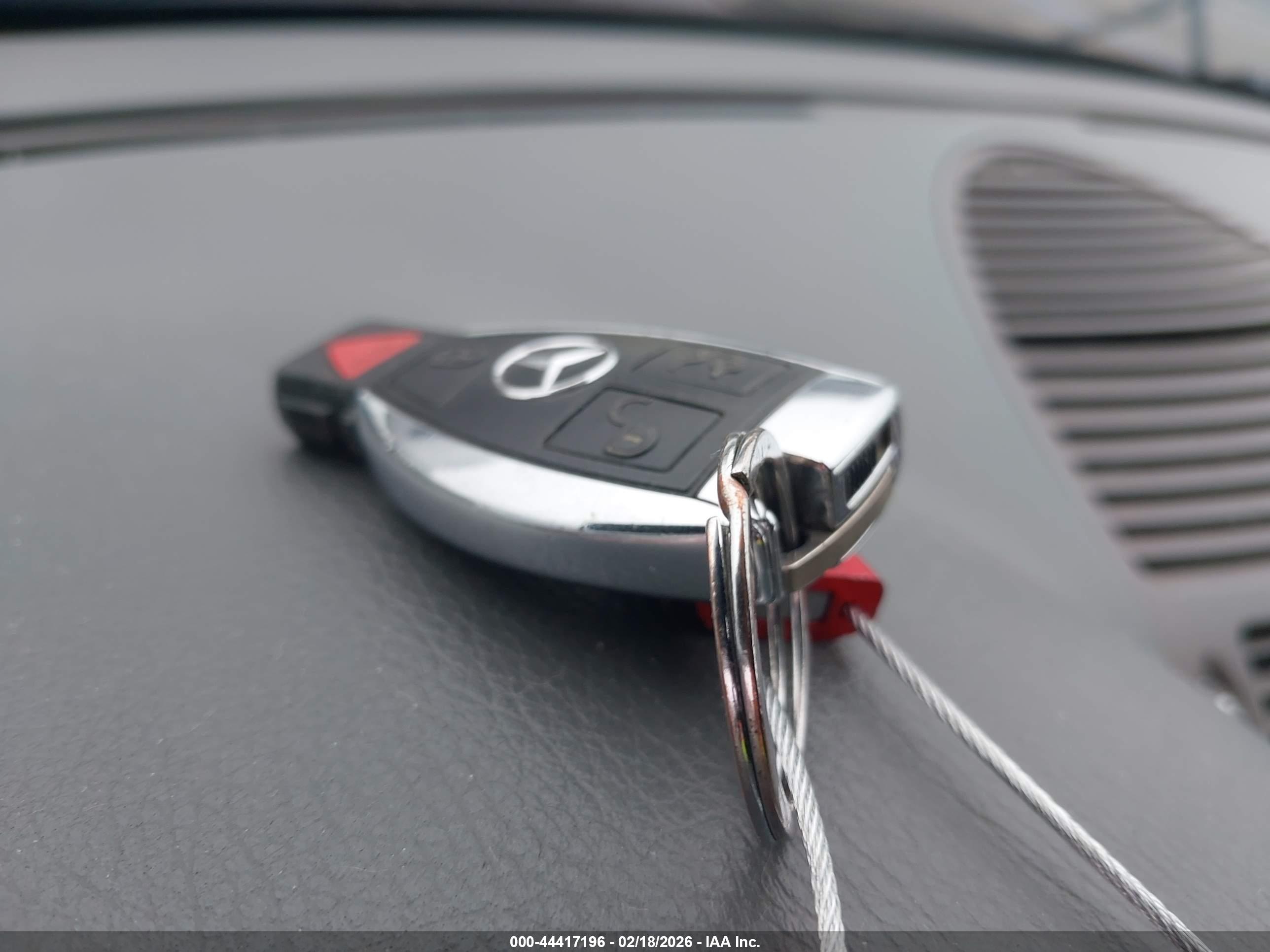 MERCEDES-BENZ E image 11