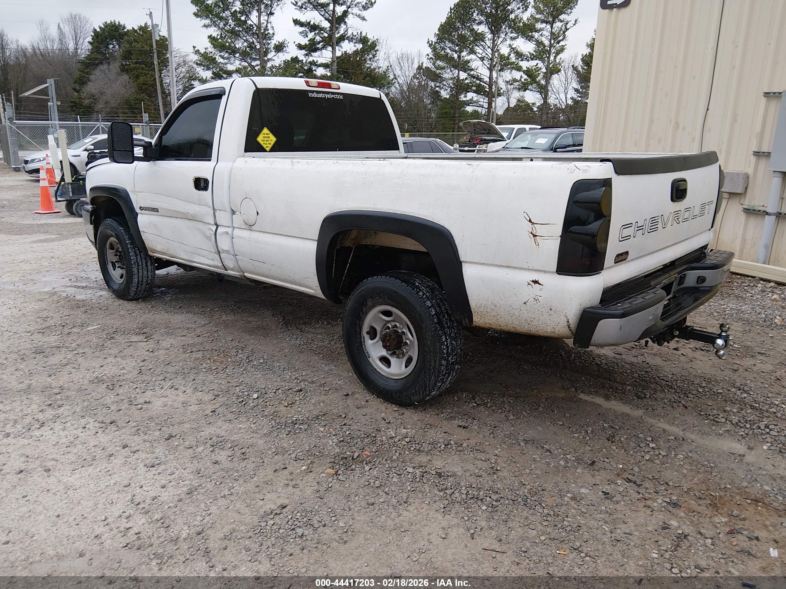 CHEVROLET SILVERADO image 3