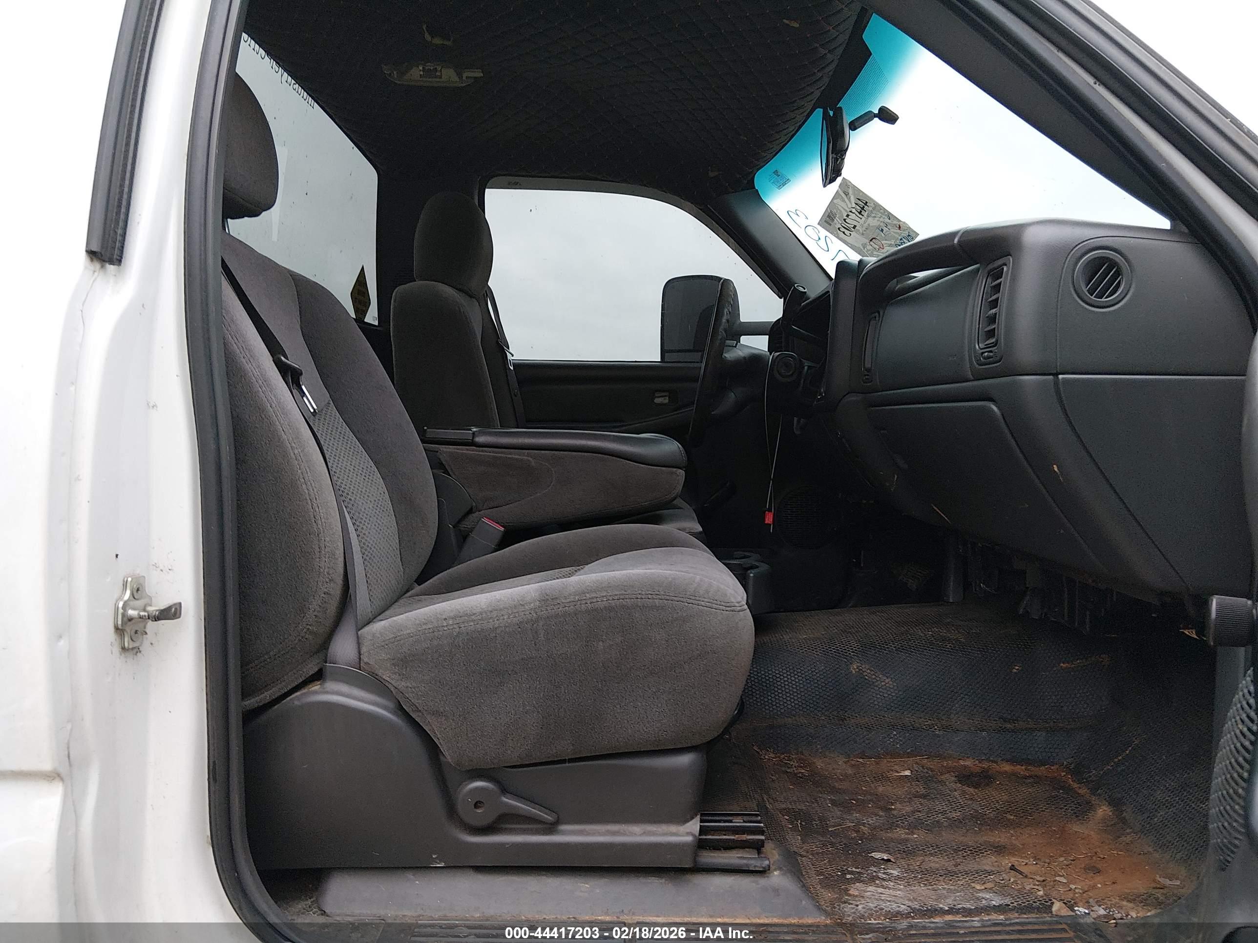 CHEVROLET SILVERADO image 5