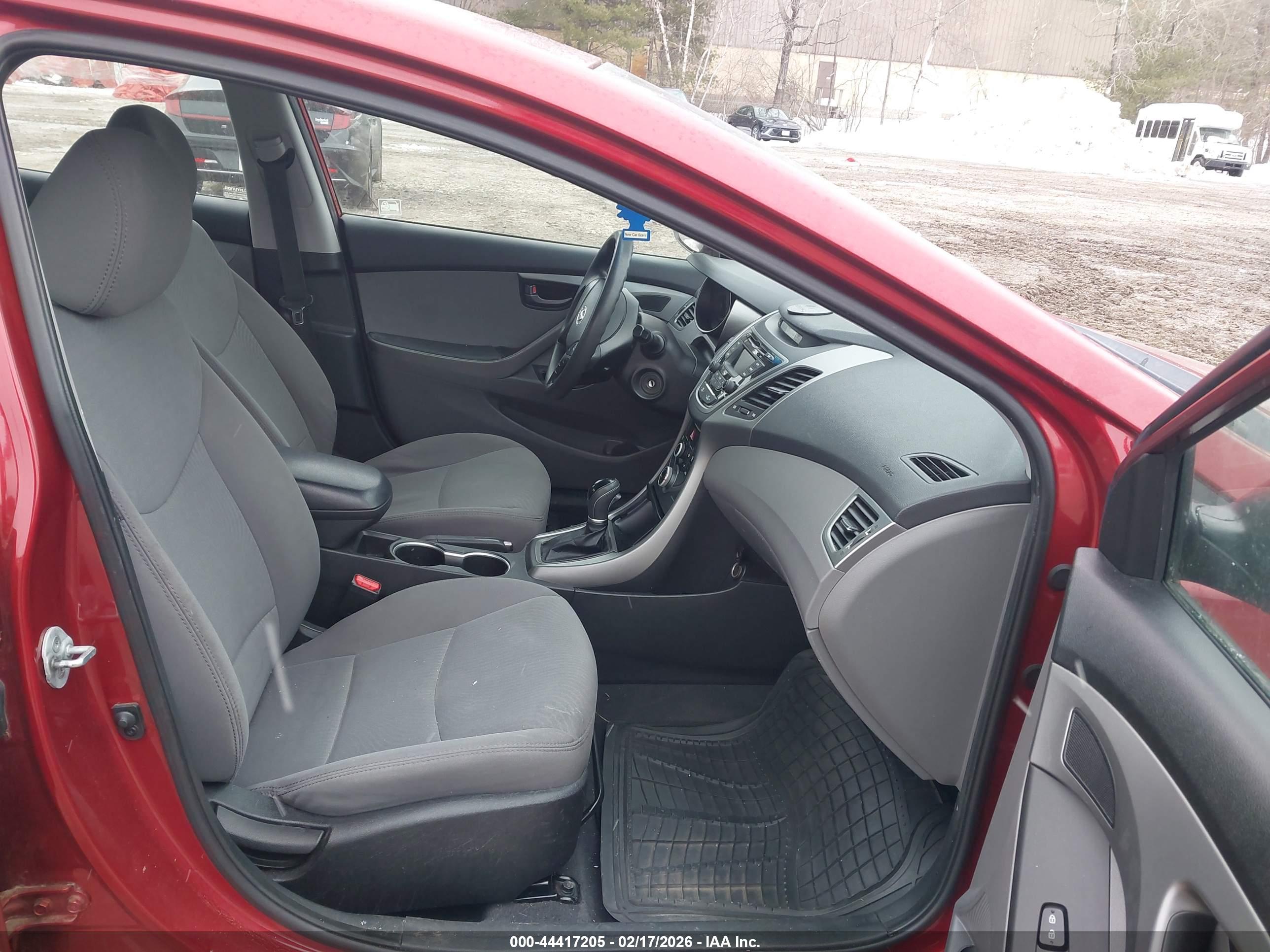 HYUNDAI ELANTRA image 5