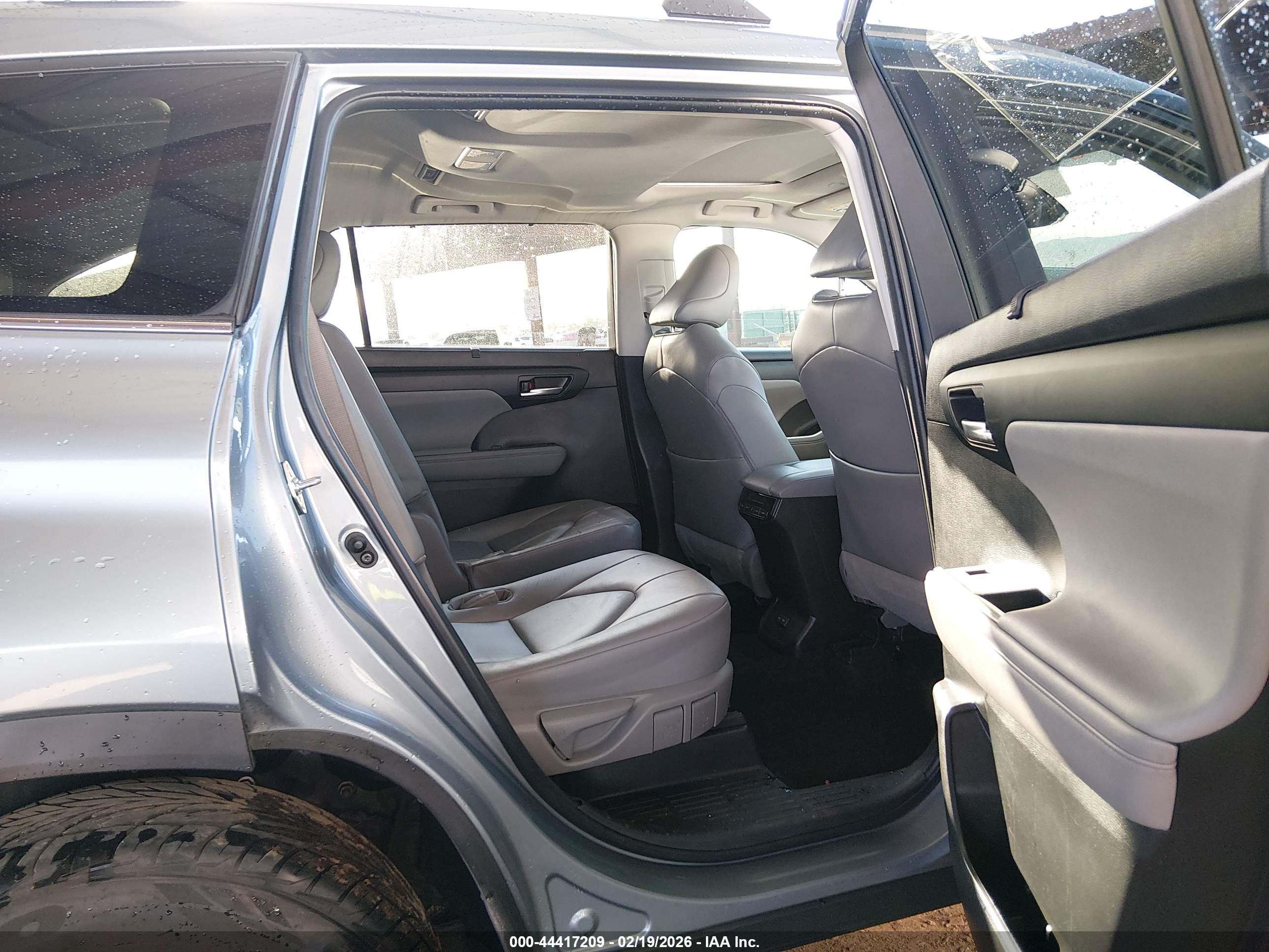 TOYOTA HIGHLANDER image 8