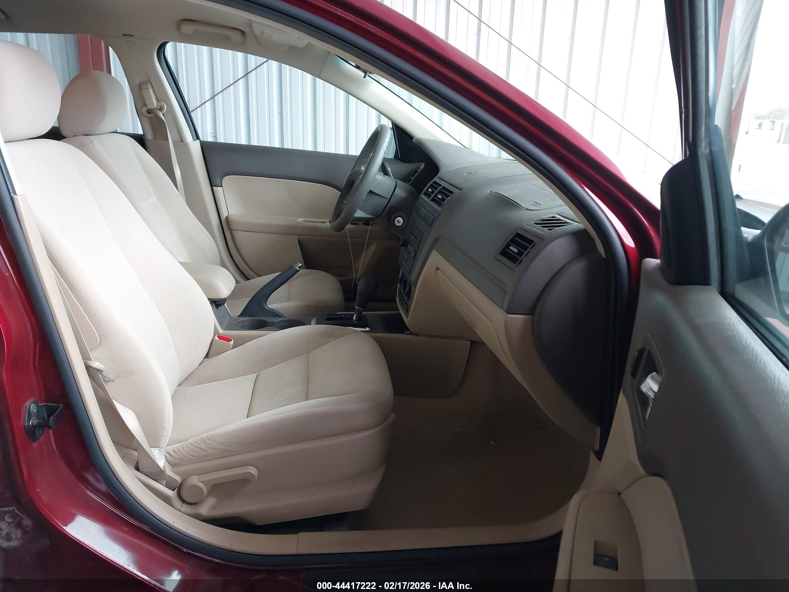 FORD FUSION image 5