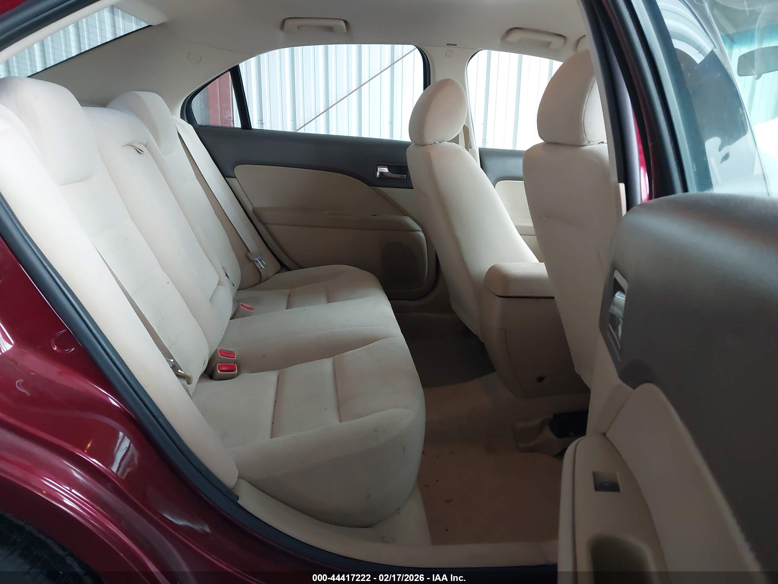 FORD FUSION image 8