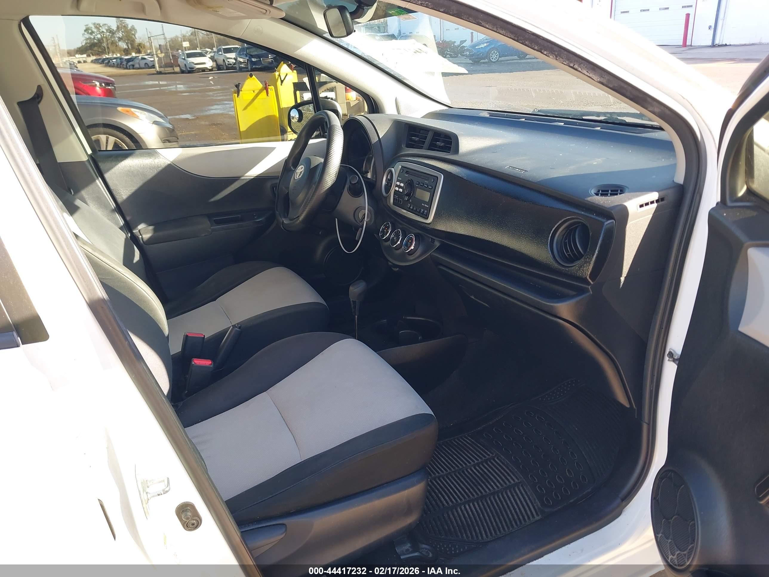 TOYOTA YARIS image 5